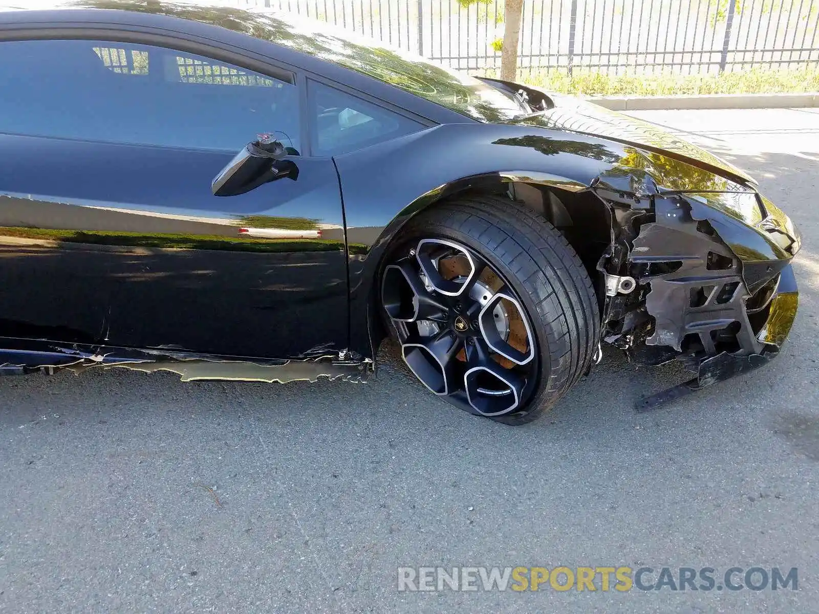 9 Photograph of a damaged car ZHWUC2ZFXKLA12440 LAMBORGHINI ALL MODELS 2019