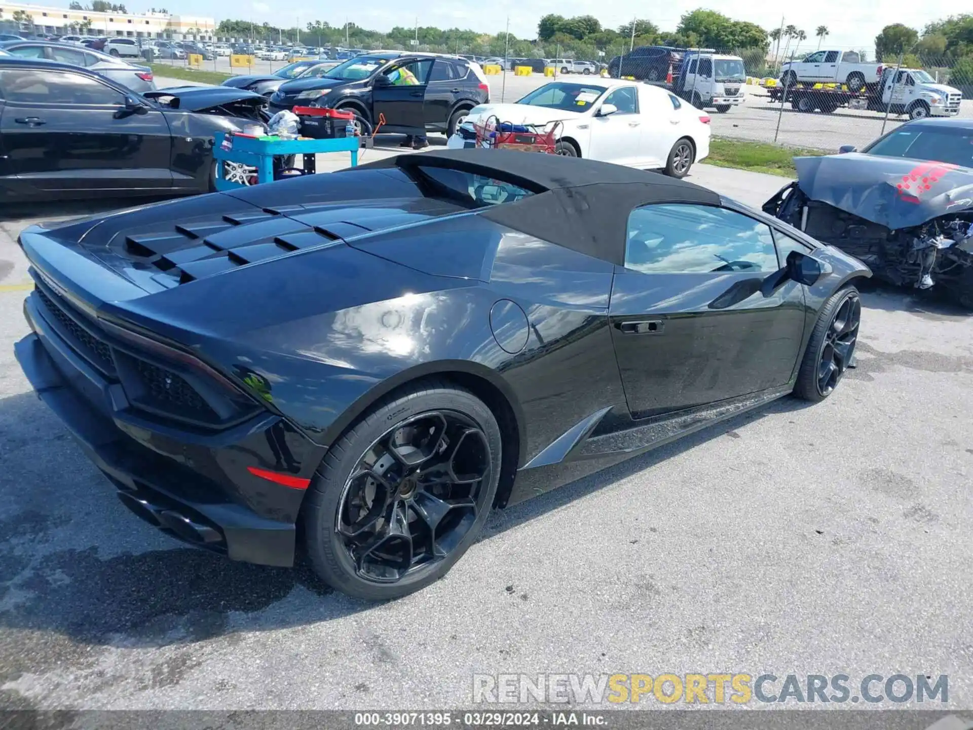 4 Photograph of a damaged car ZHWUR2ZF3KLA11354 LAMBORGHINI HURACAN 2019