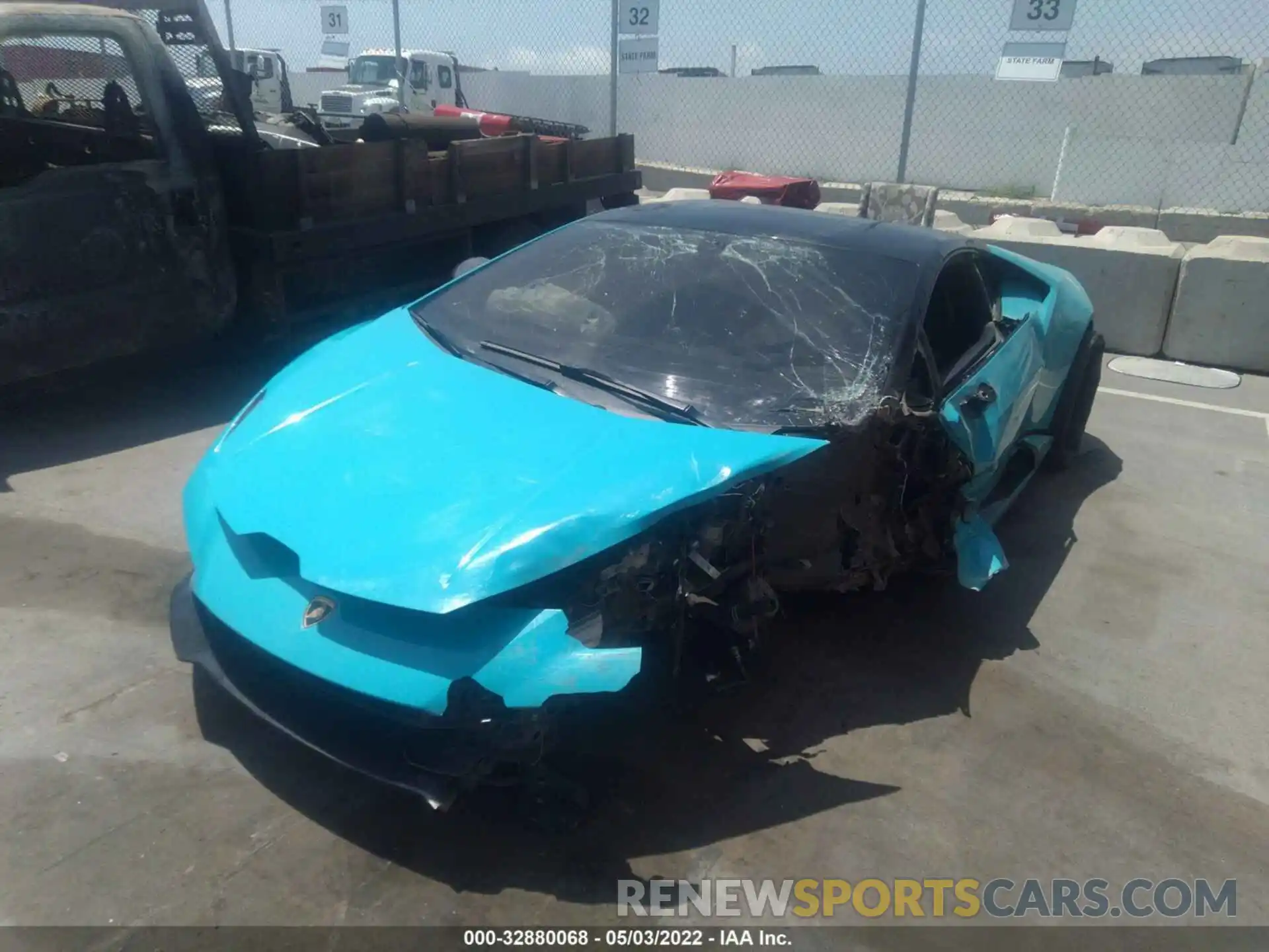 2 Photograph of a damaged car ZHWUF5ZF0LLA15390 LAMBORGHINI HURACAN EVO 2020