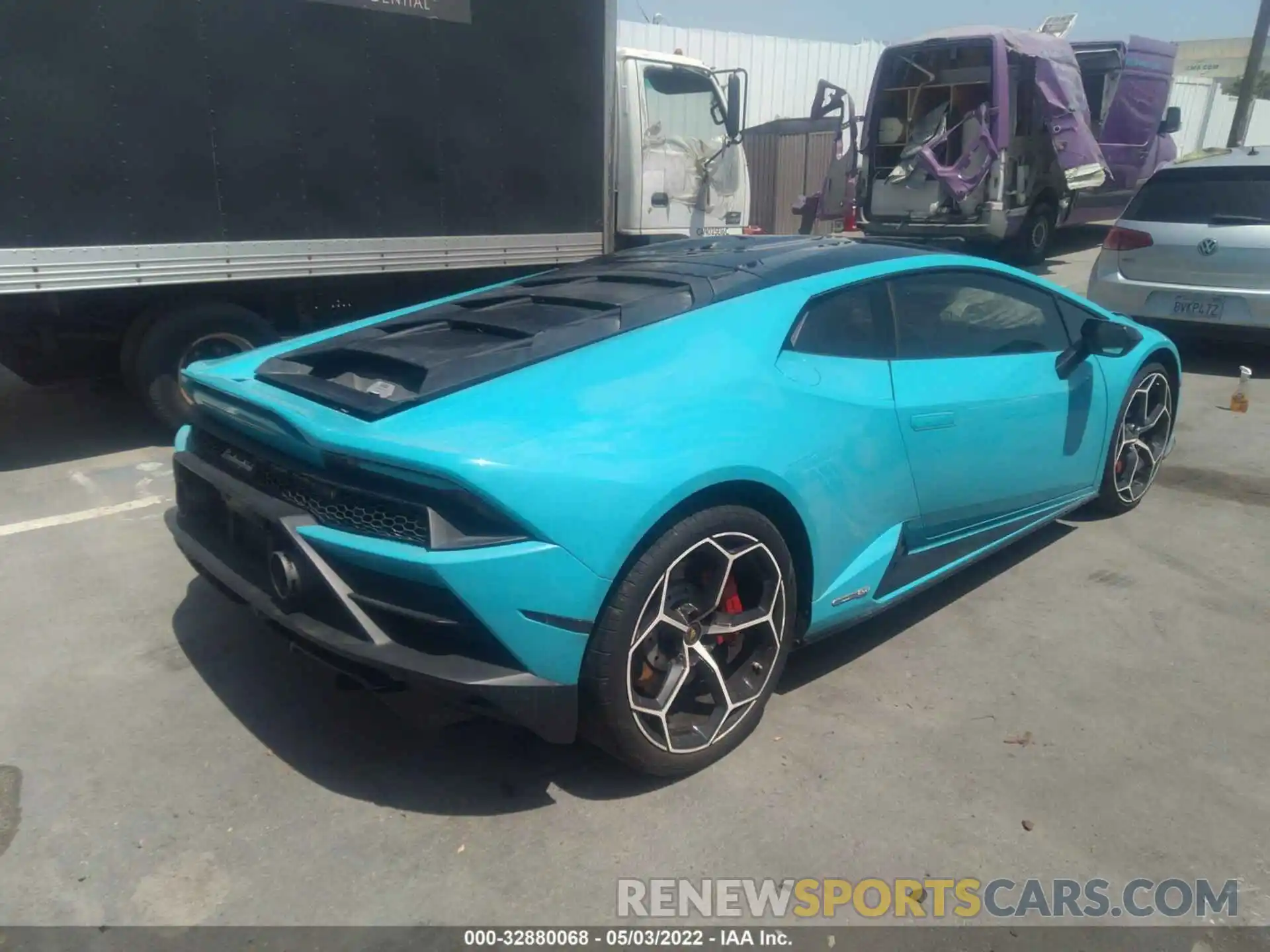 4 Photograph of a damaged car ZHWUF5ZF0LLA15390 LAMBORGHINI HURACAN EVO 2020