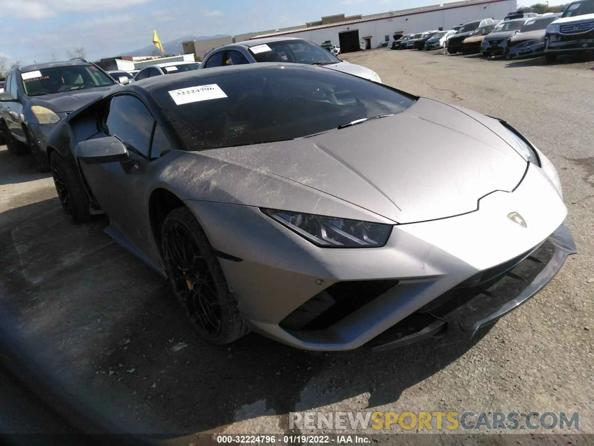 1 Photograph of a damaged car ZHWUF5ZF8MLA17387 LAMBORGHINI HURACAN EVO 2021