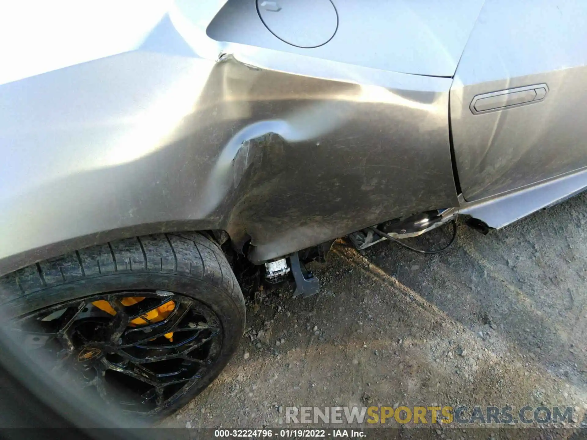 6 Photograph of a damaged car ZHWUF5ZF8MLA17387 LAMBORGHINI HURACAN EVO 2021