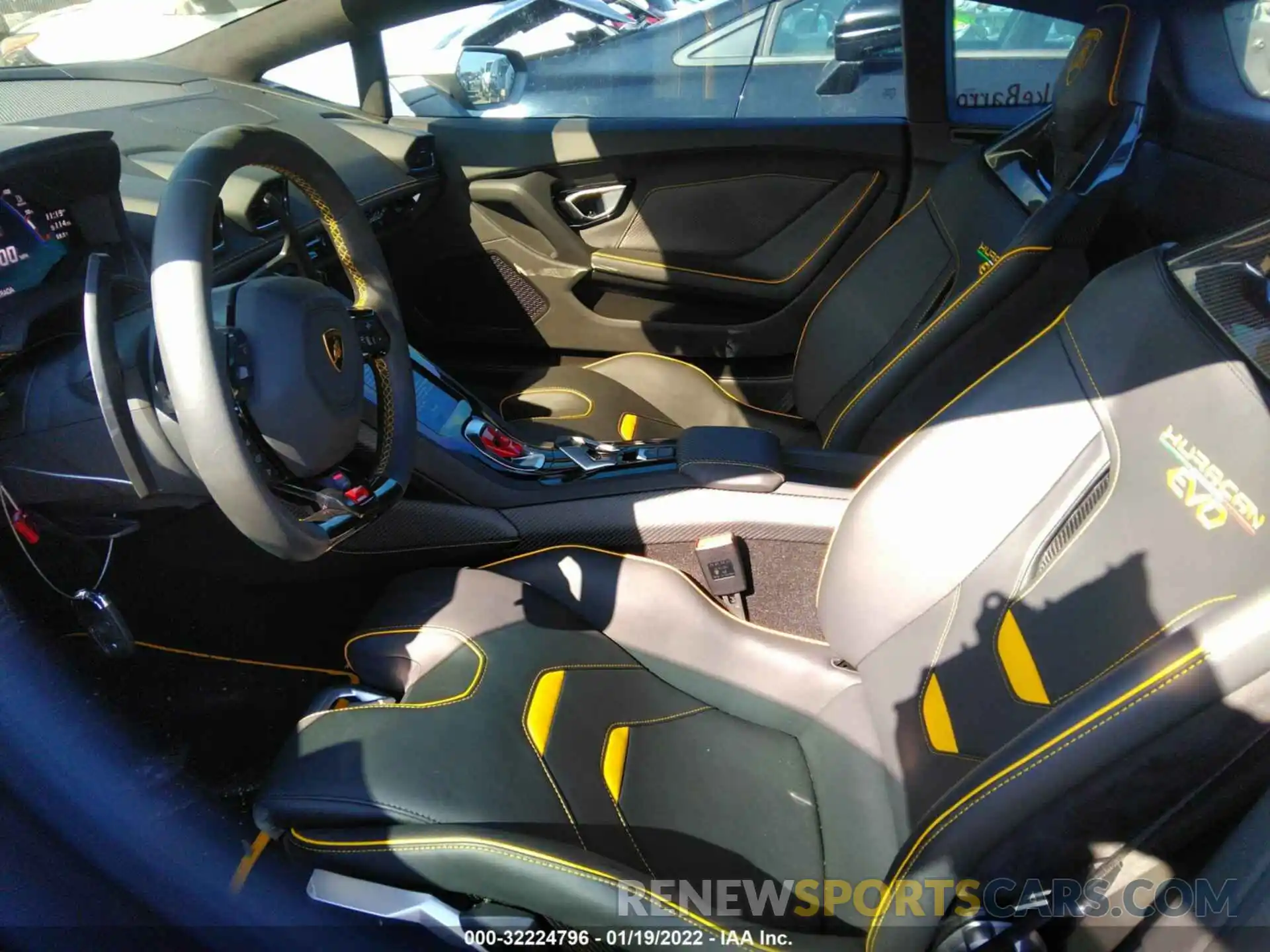 8 Photograph of a damaged car ZHWUF5ZF8MLA17387 LAMBORGHINI HURACAN EVO 2021