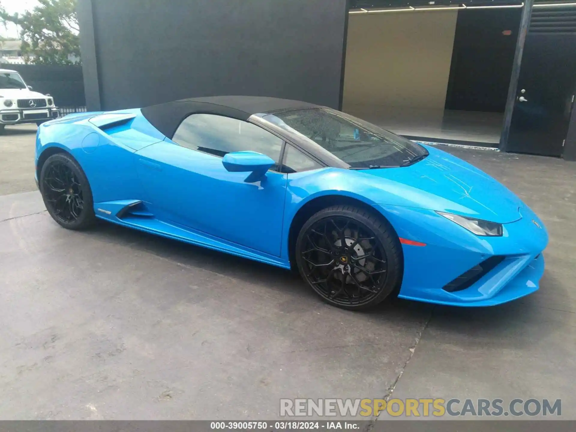 1 Photograph of a damaged car ZHWUT5ZF5MLA17050 LAMBORGHINI HURACAN EVO 2021