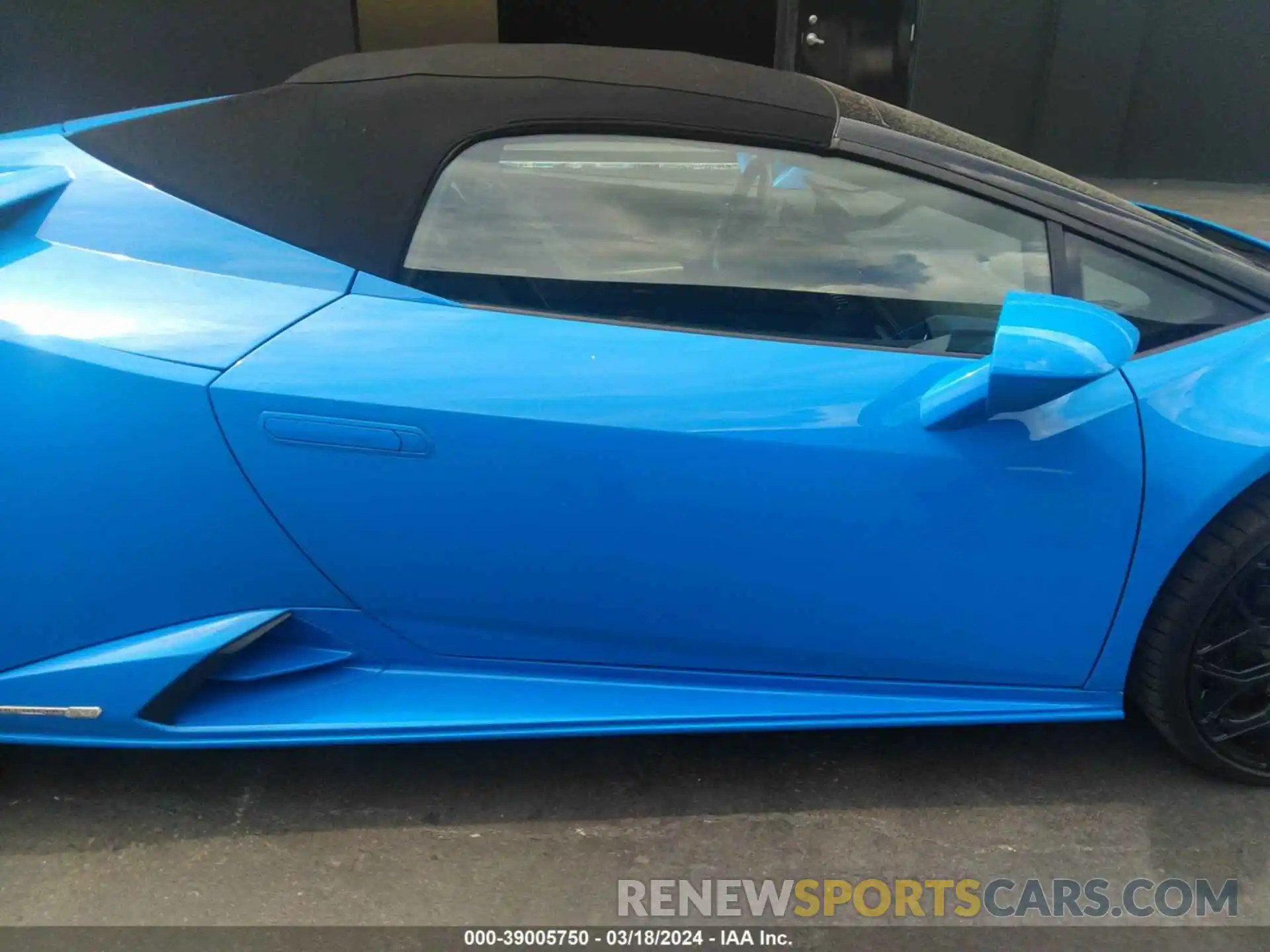 14 Photograph of a damaged car ZHWUT5ZF5MLA17050 LAMBORGHINI HURACAN EVO 2021