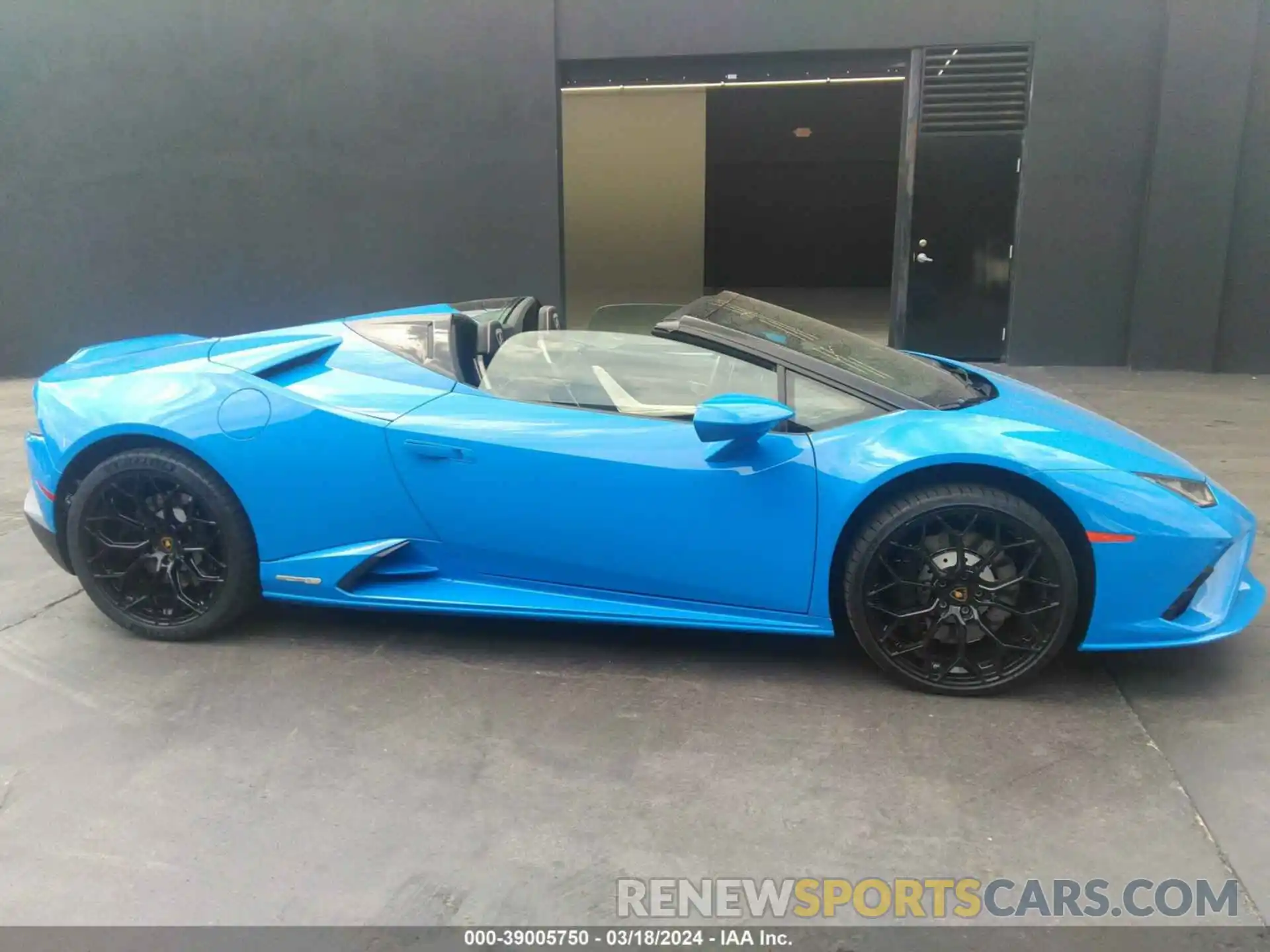 19 Photograph of a damaged car ZHWUT5ZF5MLA17050 LAMBORGHINI HURACAN EVO 2021