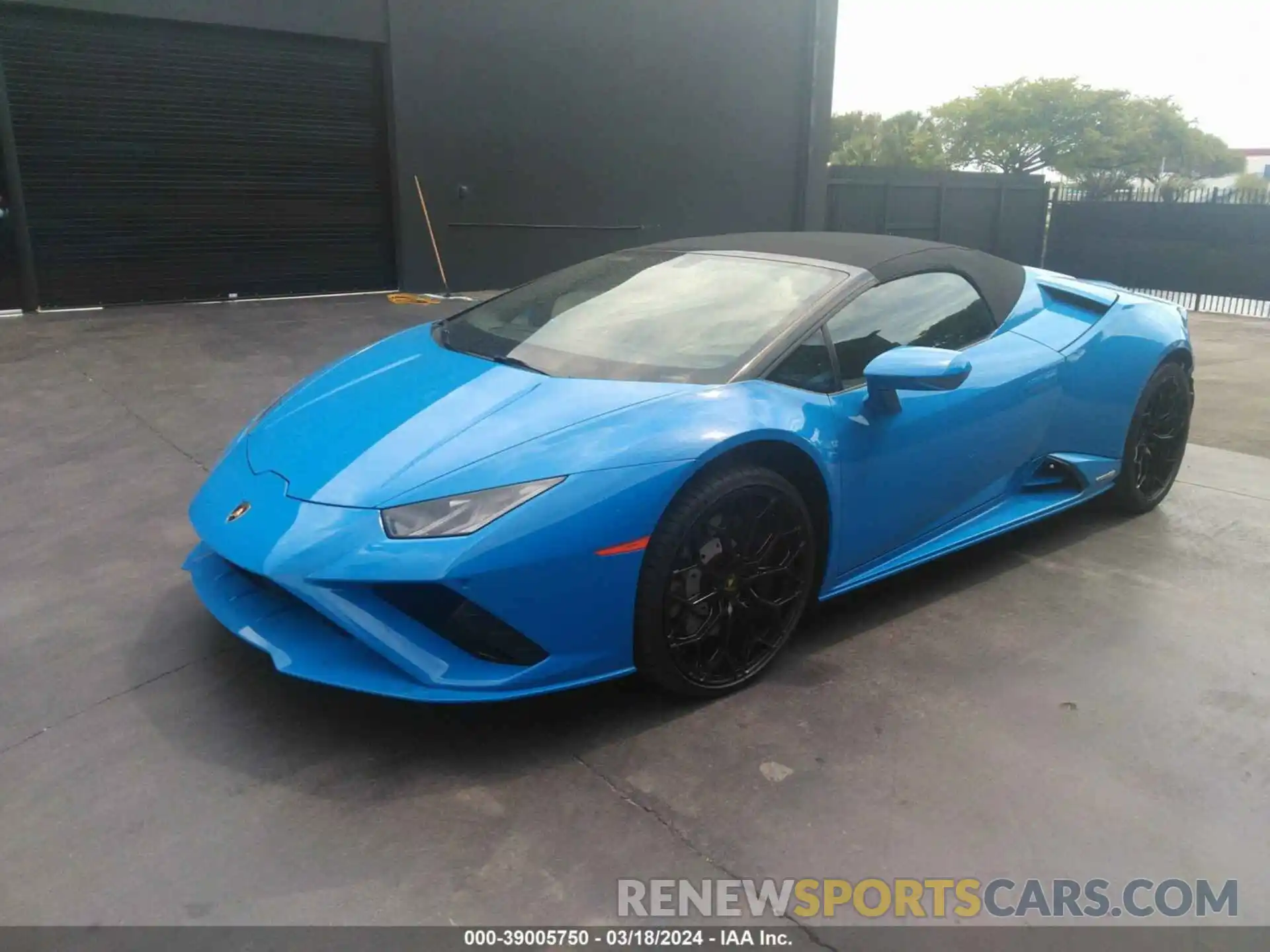 2 Photograph of a damaged car ZHWUT5ZF5MLA17050 LAMBORGHINI HURACAN EVO 2021