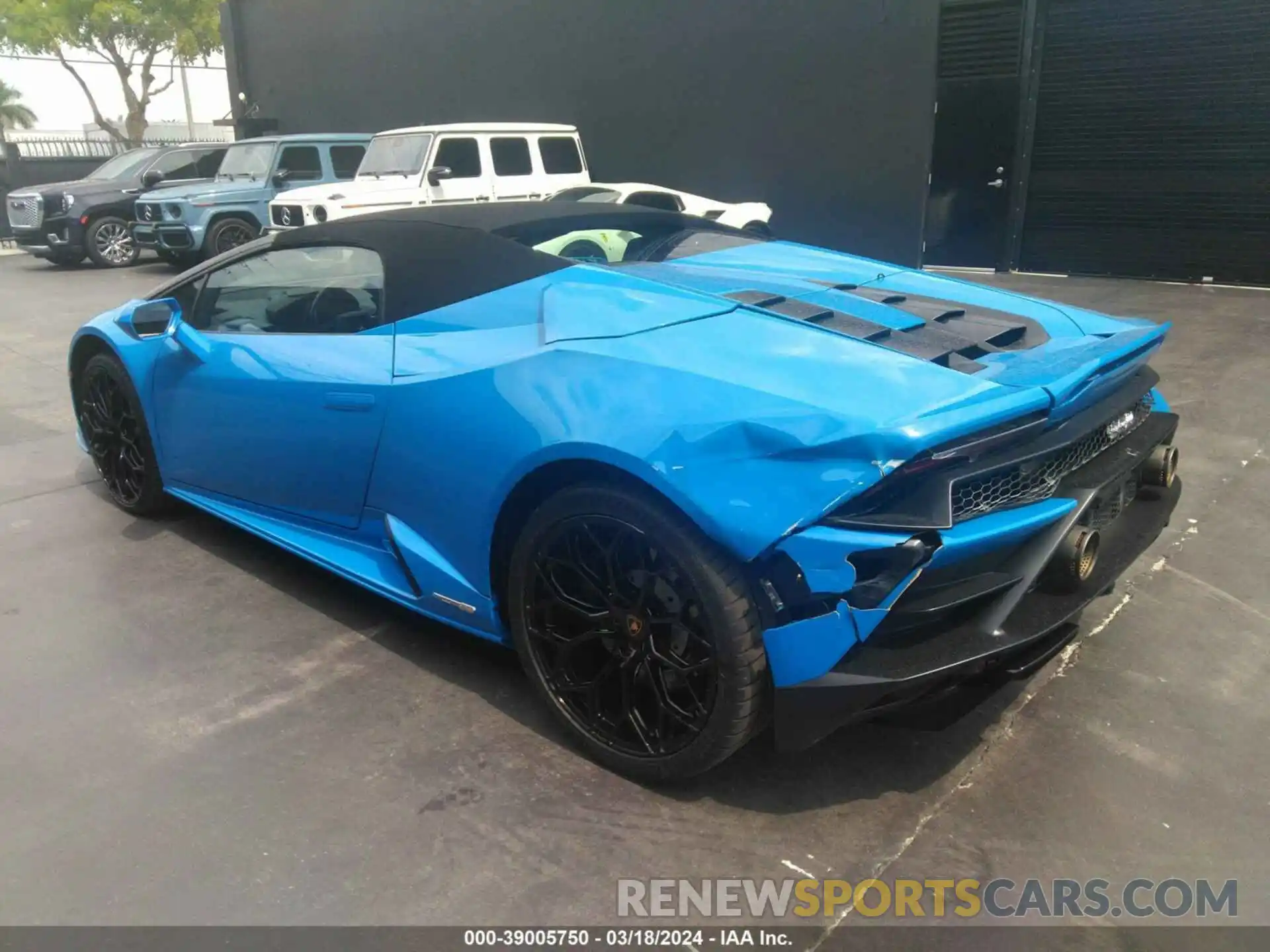 3 Photograph of a damaged car ZHWUT5ZF5MLA17050 LAMBORGHINI HURACAN EVO 2021