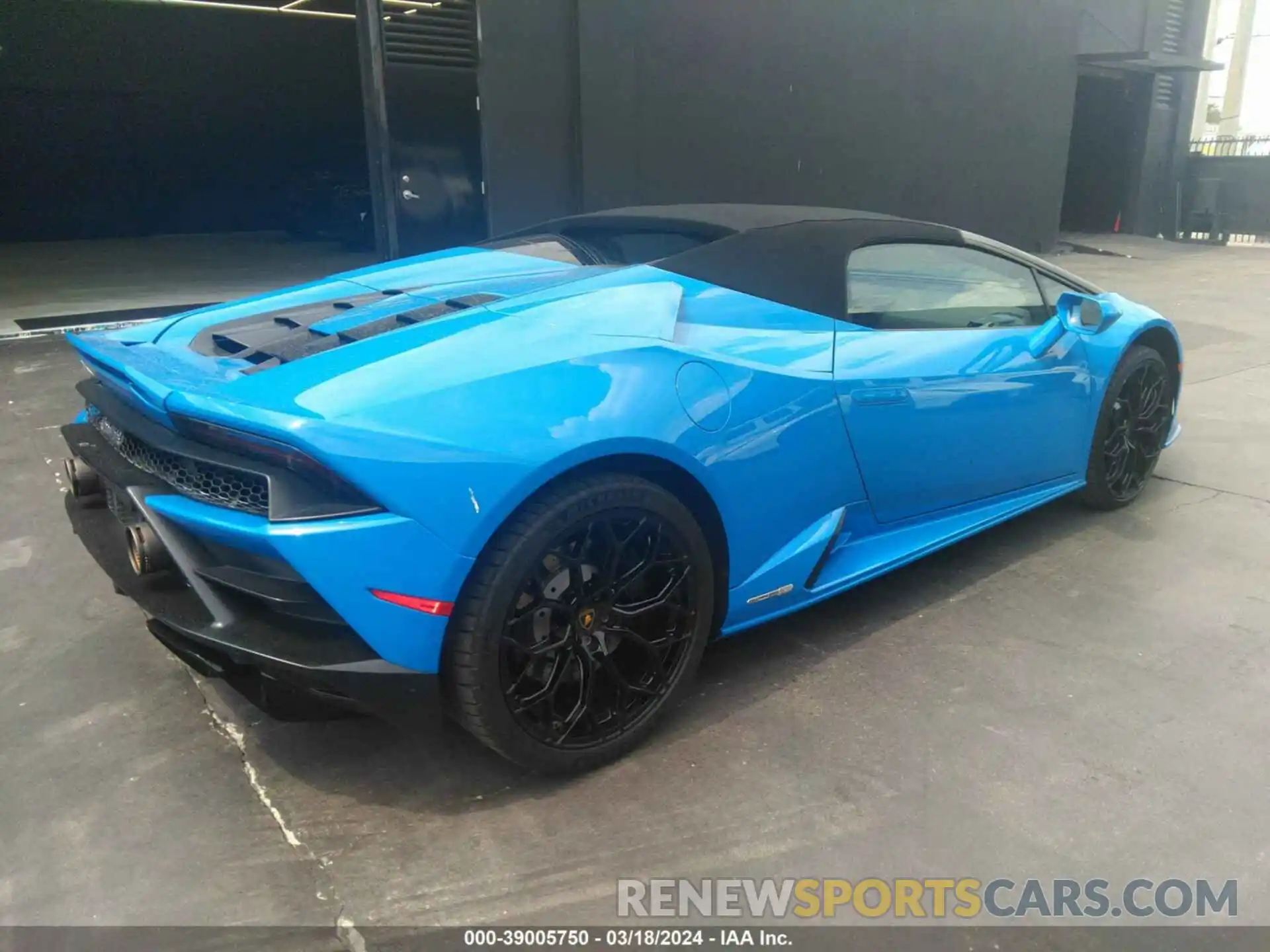 4 Photograph of a damaged car ZHWUT5ZF5MLA17050 LAMBORGHINI HURACAN EVO 2021