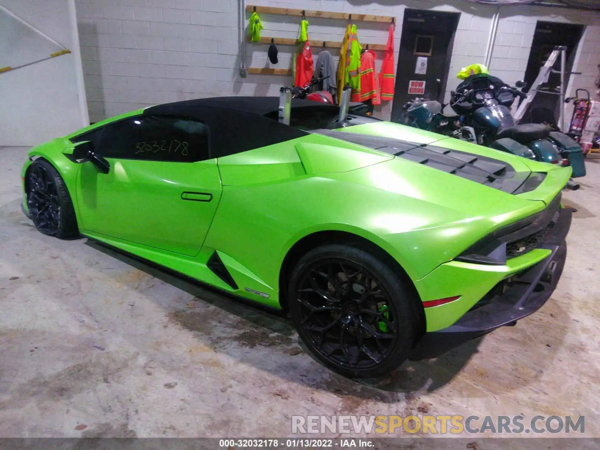 3 Photograph of a damaged car ZHWUT5ZF8MLA16121 LAMBORGHINI HURACAN EVO 2021