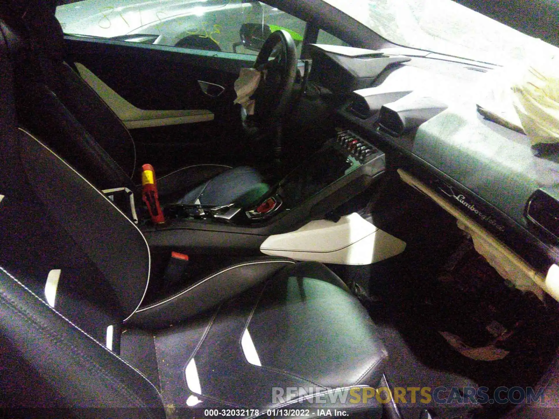 5 Photograph of a damaged car ZHWUT5ZF8MLA16121 LAMBORGHINI HURACAN EVO 2021