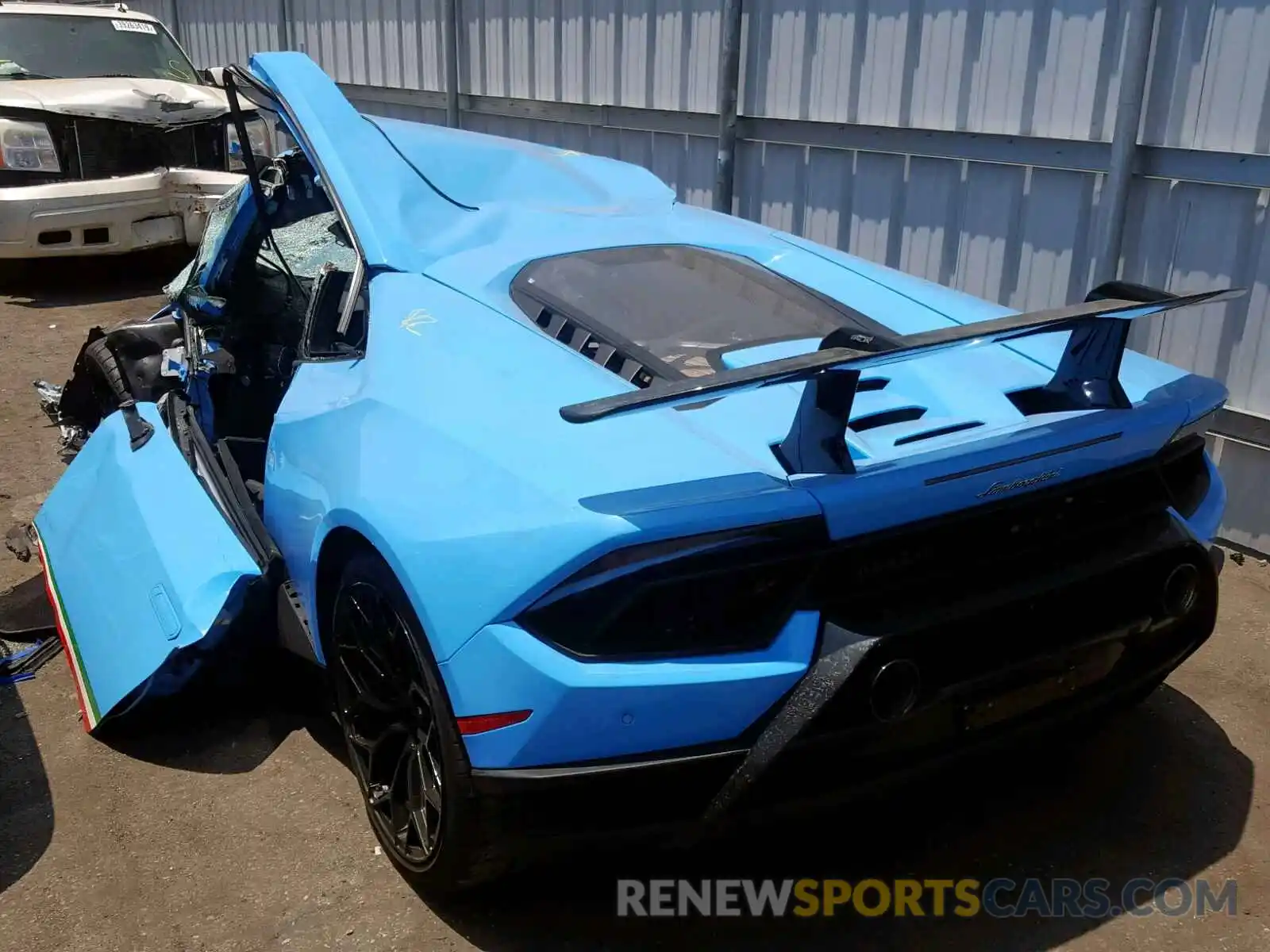 3 Photograph of a damaged car ZHWUD4ZF8KLA11988 LAMBORGHINI HURACAN PE 2019