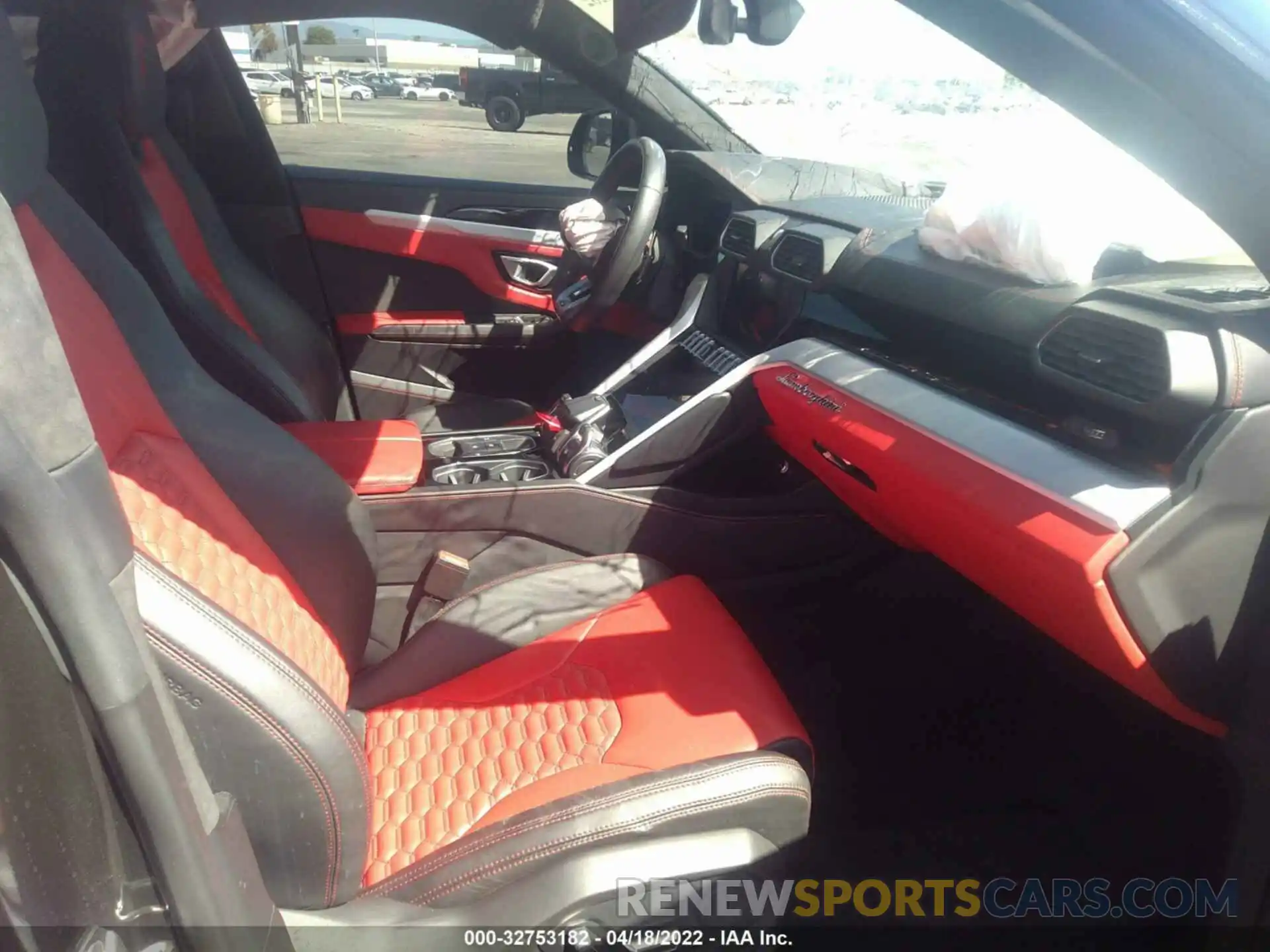 5 Photograph of a damaged car ZPBUA1ZL1KLA00858 LAMBORGHINI URUS 2019