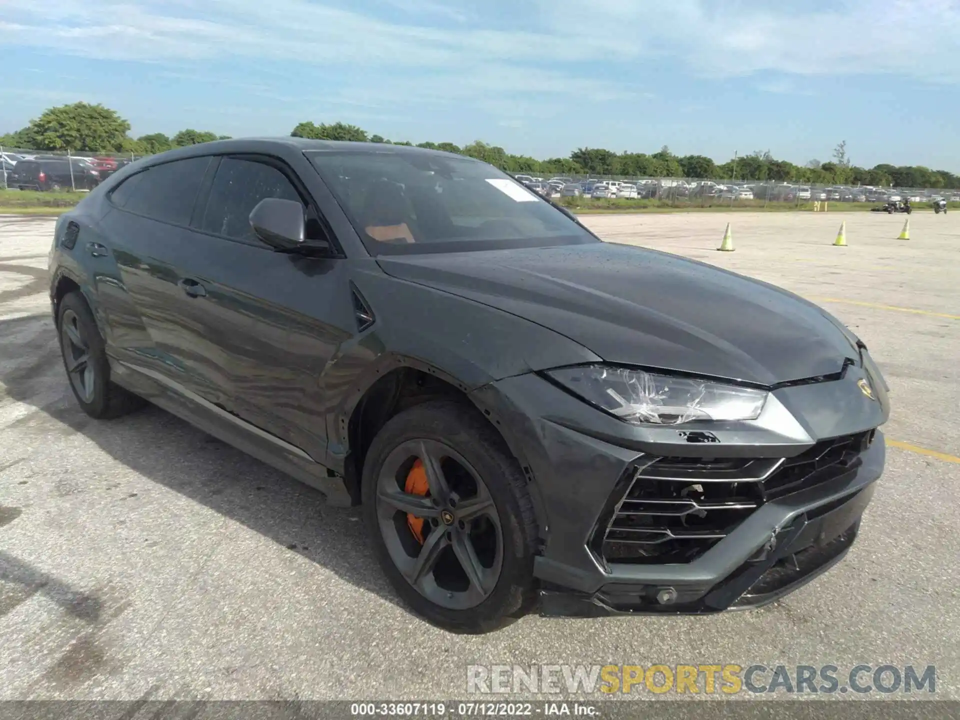 1 Photograph of a damaged car ZPBUA1ZL5LLA08639 LAMBORGHINI URUS 2020