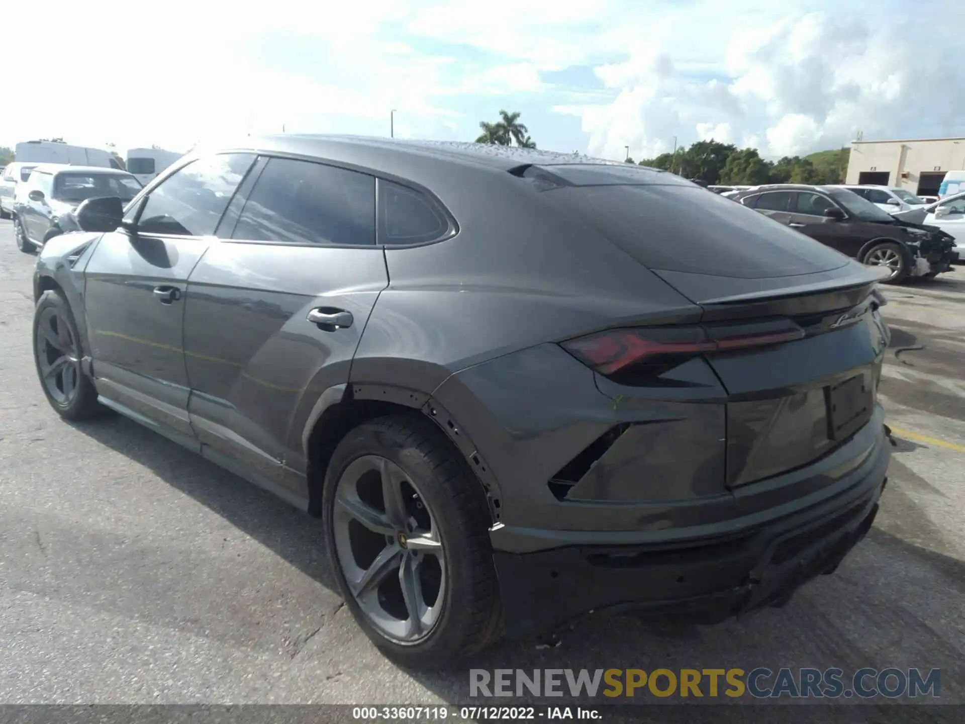 3 Photograph of a damaged car ZPBUA1ZL5LLA08639 LAMBORGHINI URUS 2020