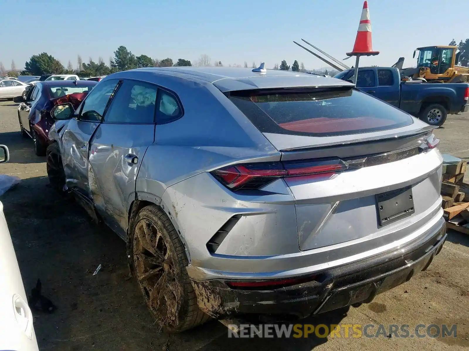 3 Photograph of a damaged car ZPBUA1ZL9LLA06599 LAMBORGHINI URUS 2020