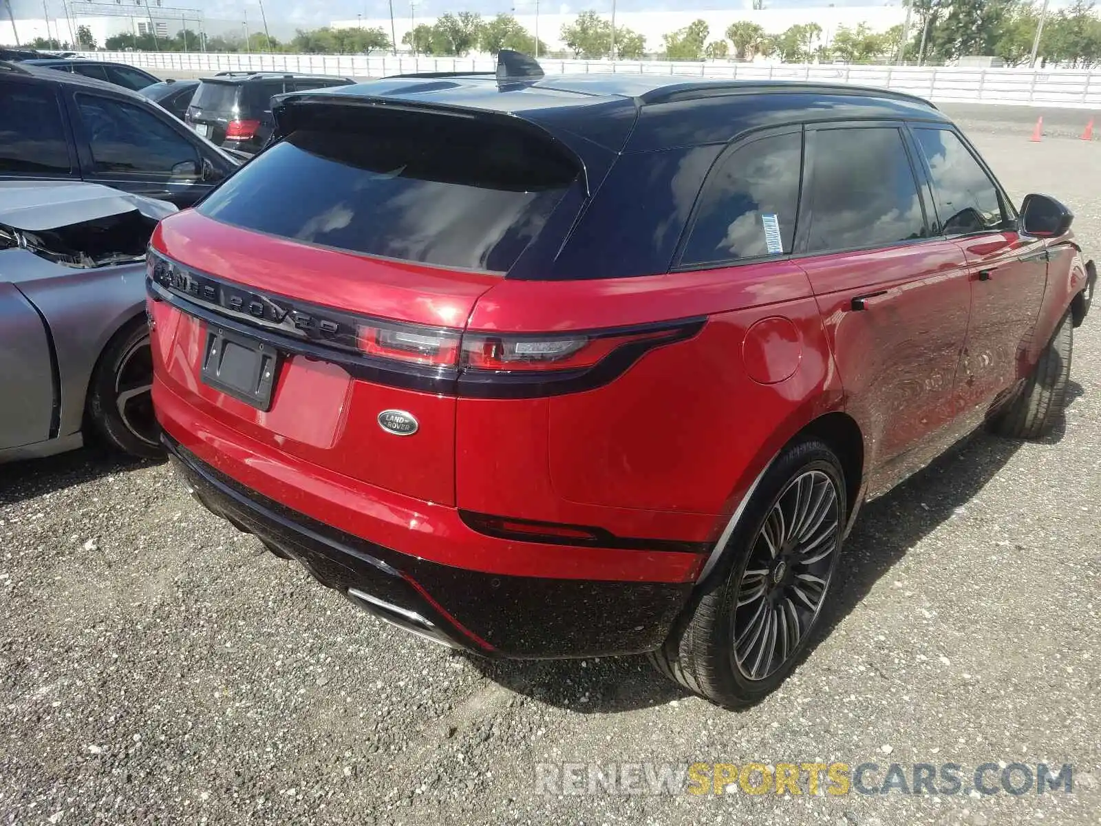 4 Фотография поврежденного автомобиля SALYL2FV5KA210348 LAND ROVER ALL OTHER 2019