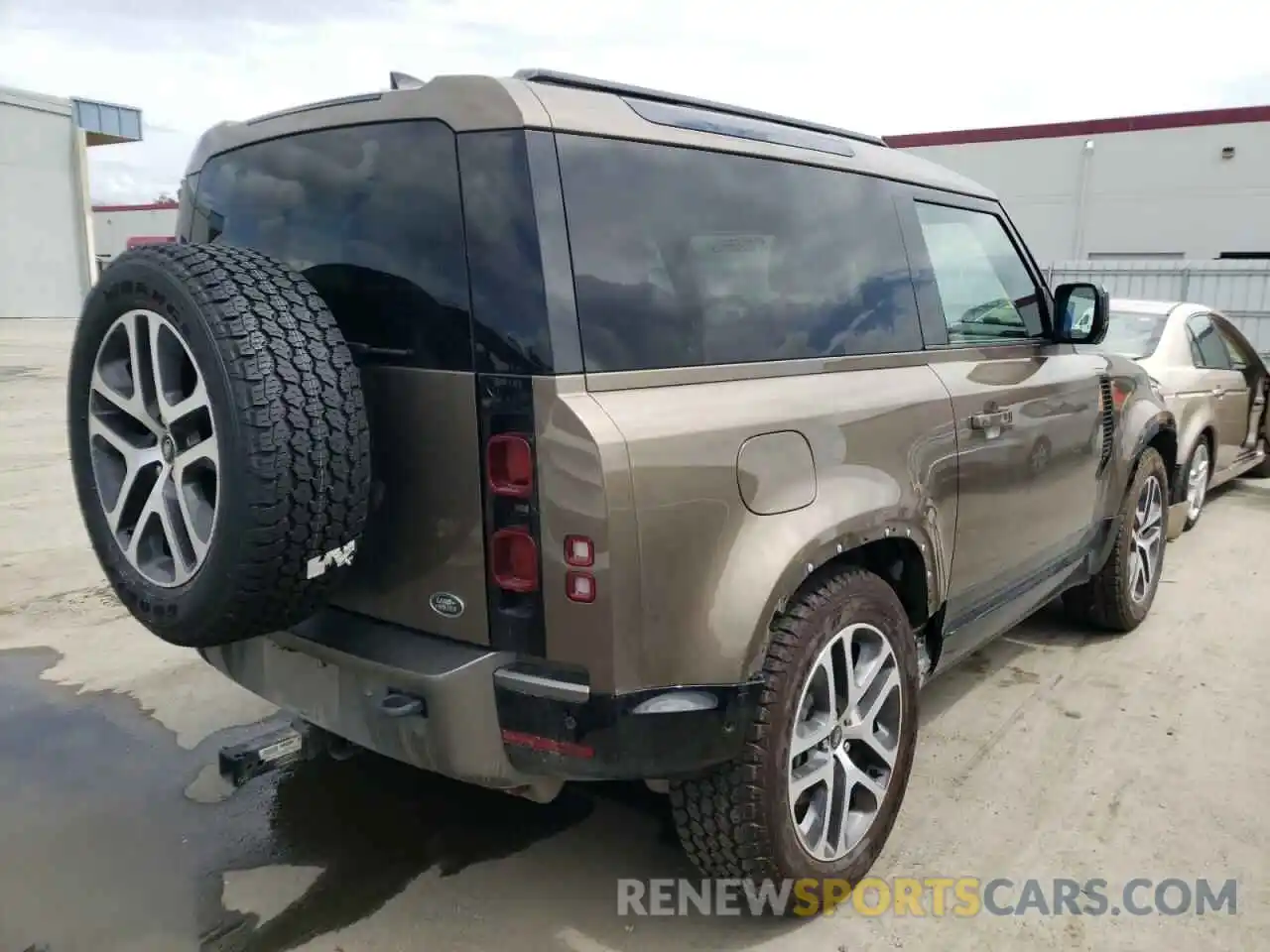 4 Photograph of a damaged car SALE26RUXN2069923 LAND ROVER ALL OTHER 2022