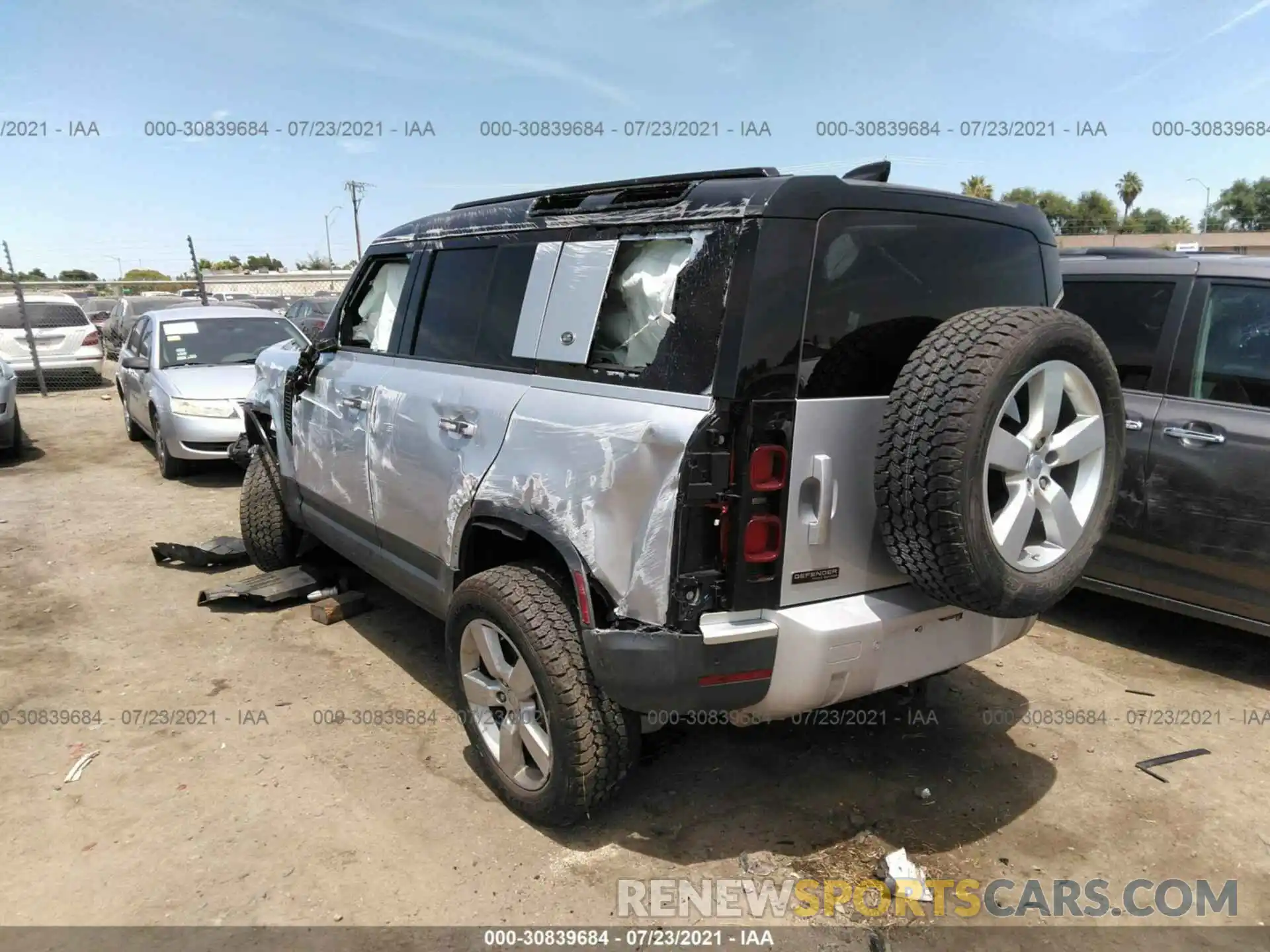 3 Photograph of a damaged car SALE17EU4L2002505 LAND ROVER DEFENDER 2020