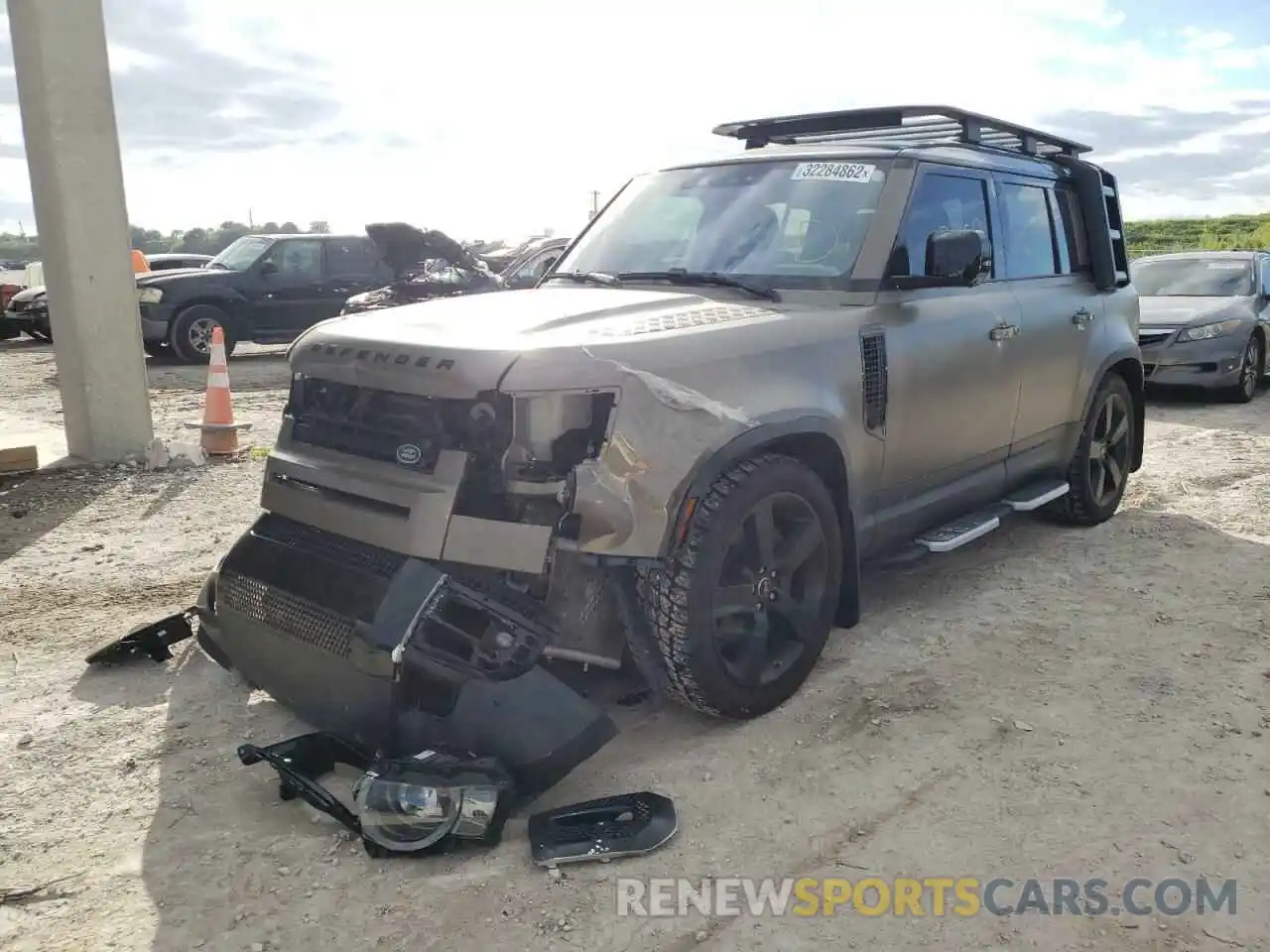 2 Photograph of a damaged car SALE17EUXL2016229 LAND ROVER DEFENDER 2020