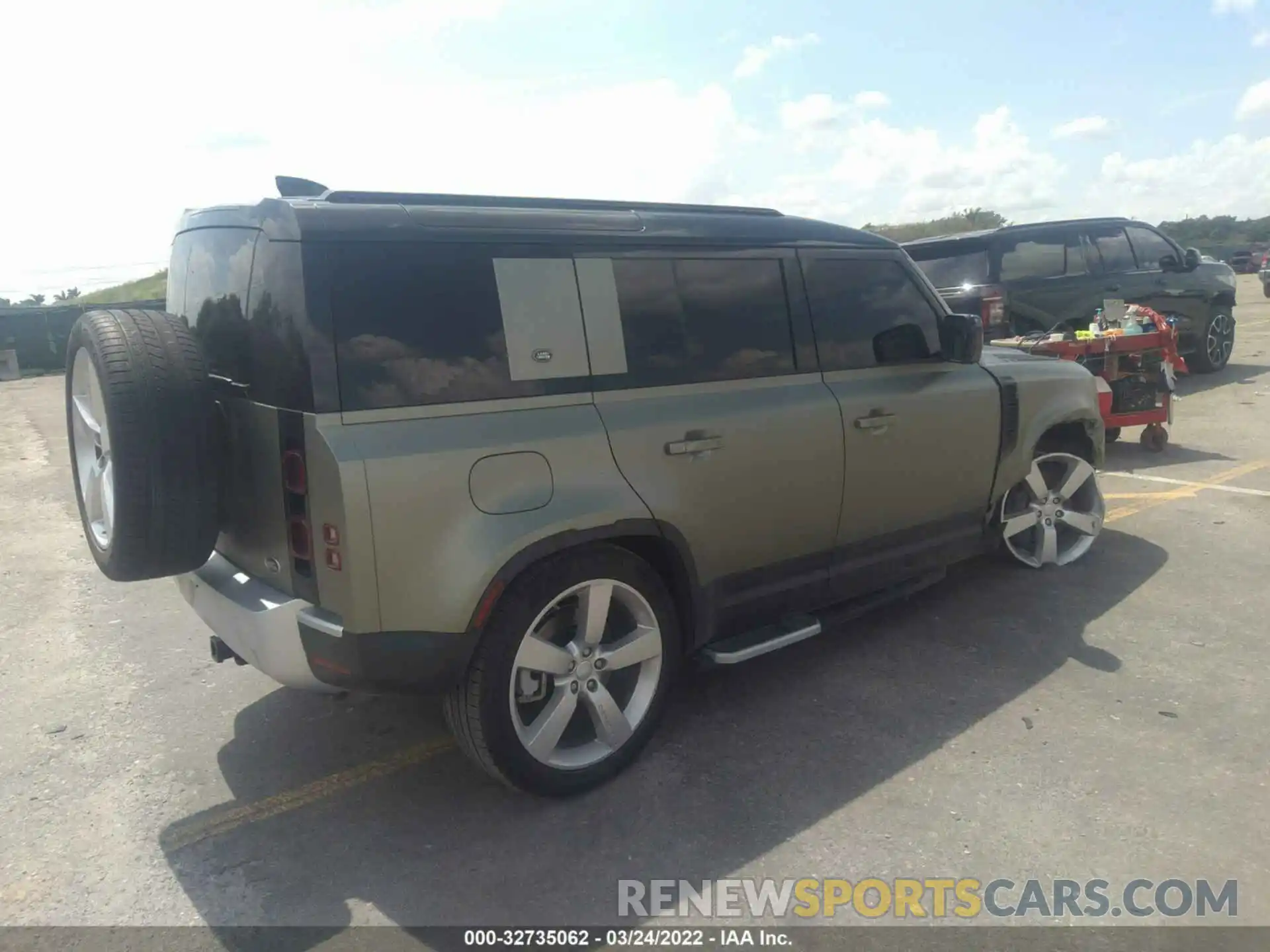 4 Photograph of a damaged car SALE1EEU3L2016870 LAND ROVER DEFENDER 2020