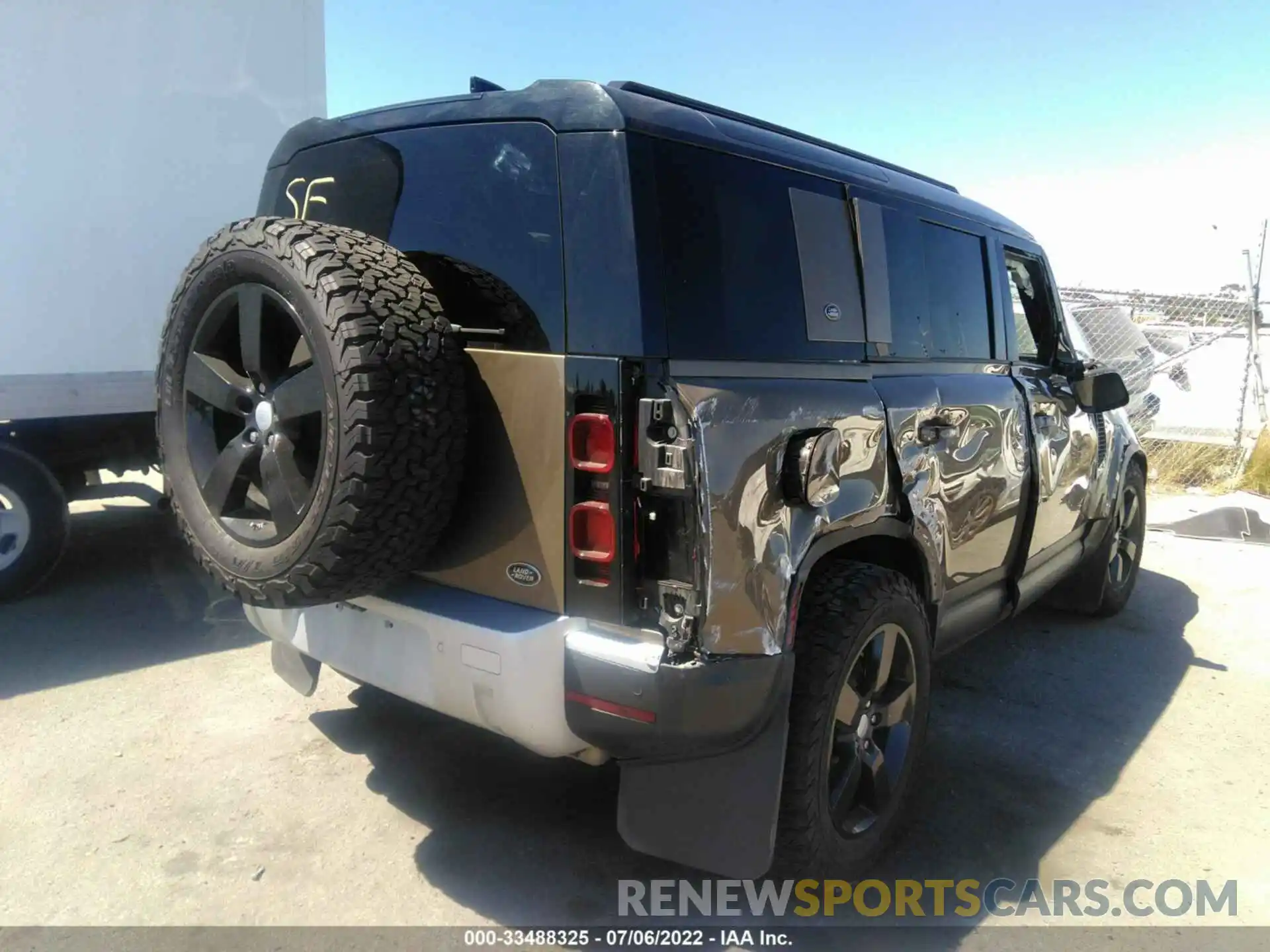 4 Photograph of a damaged car SALE1EEU7L2018430 LAND ROVER DEFENDER 2020