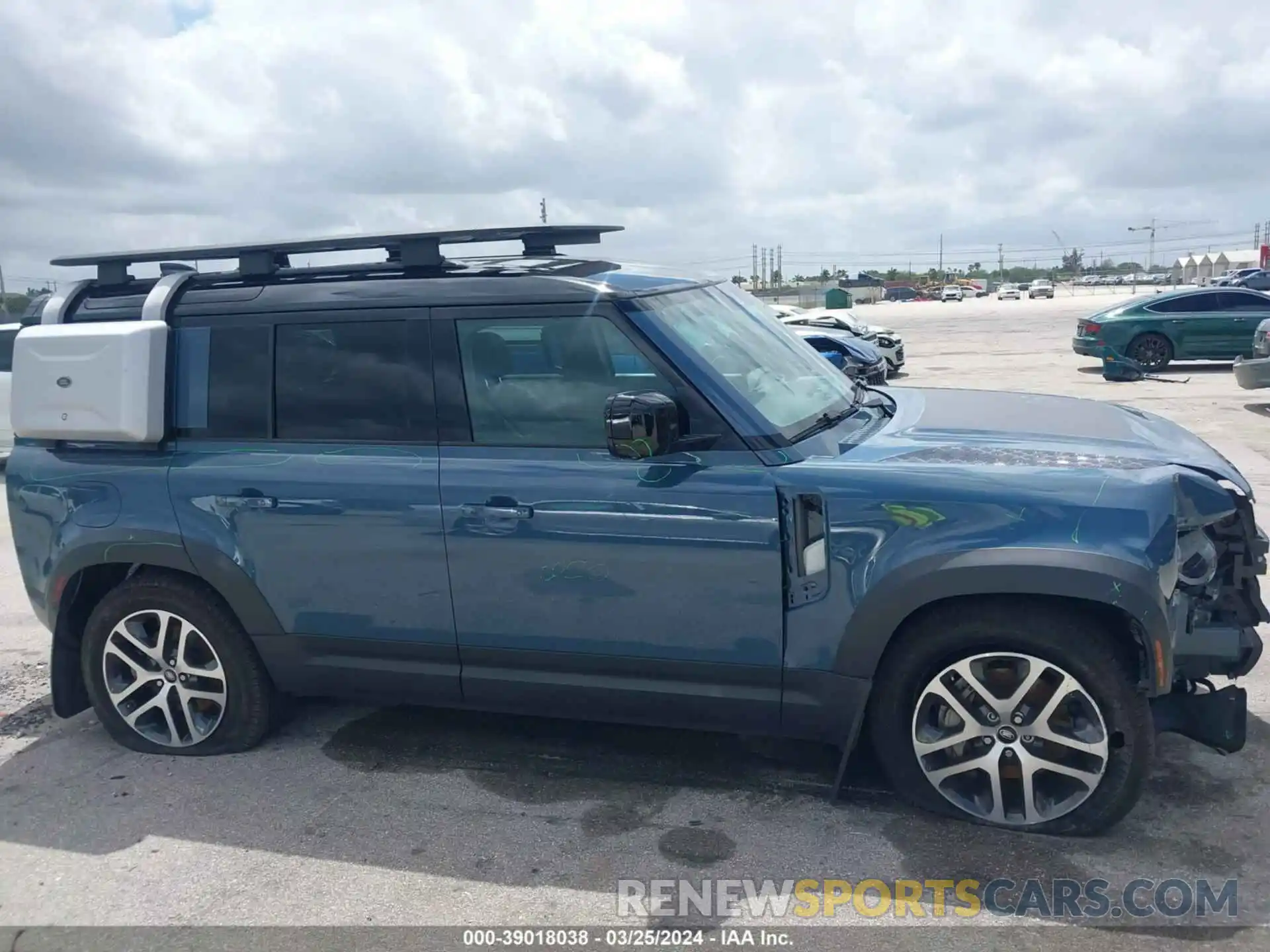 14 Photograph of a damaged car SALE97EU2L2009168 LAND ROVER DEFENDER 2020