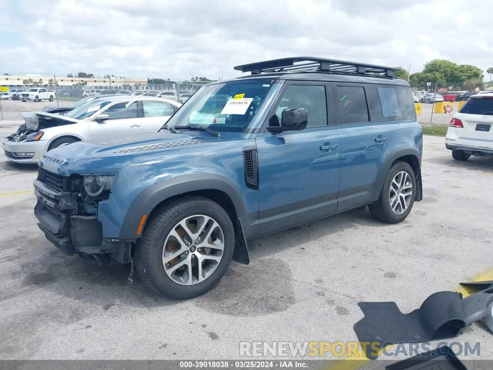 2 Photograph of a damaged car SALE97EU2L2009168 LAND ROVER DEFENDER 2020