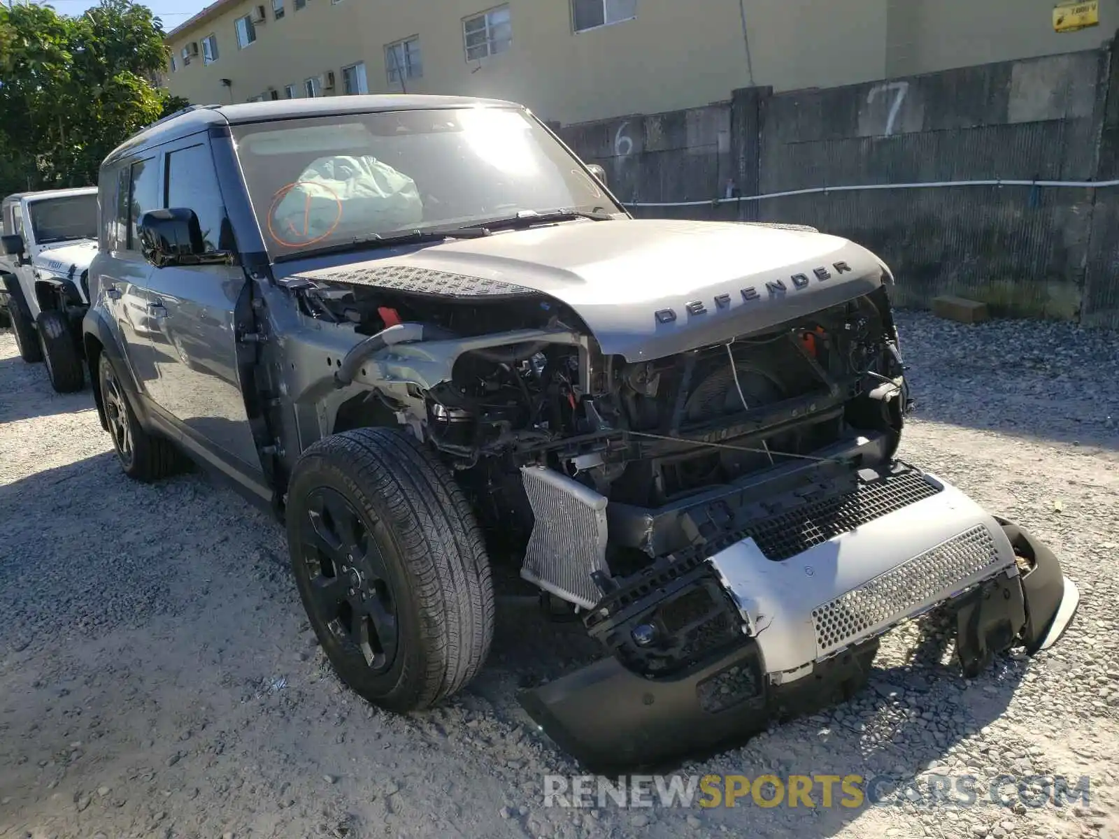 1 Photograph of a damaged car SALE97EU7L2007366 LAND ROVER DEFENDER 2020