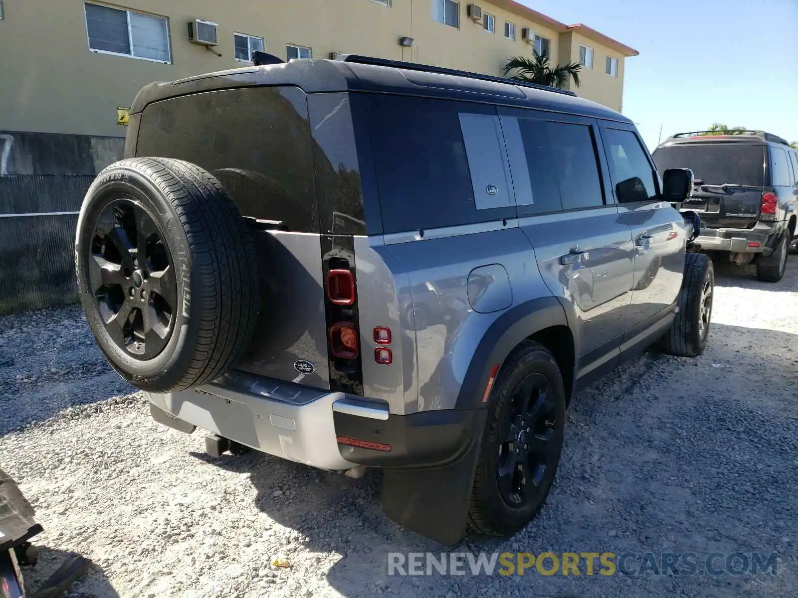 4 Photograph of a damaged car SALE97EU7L2007366 LAND ROVER DEFENDER 2020