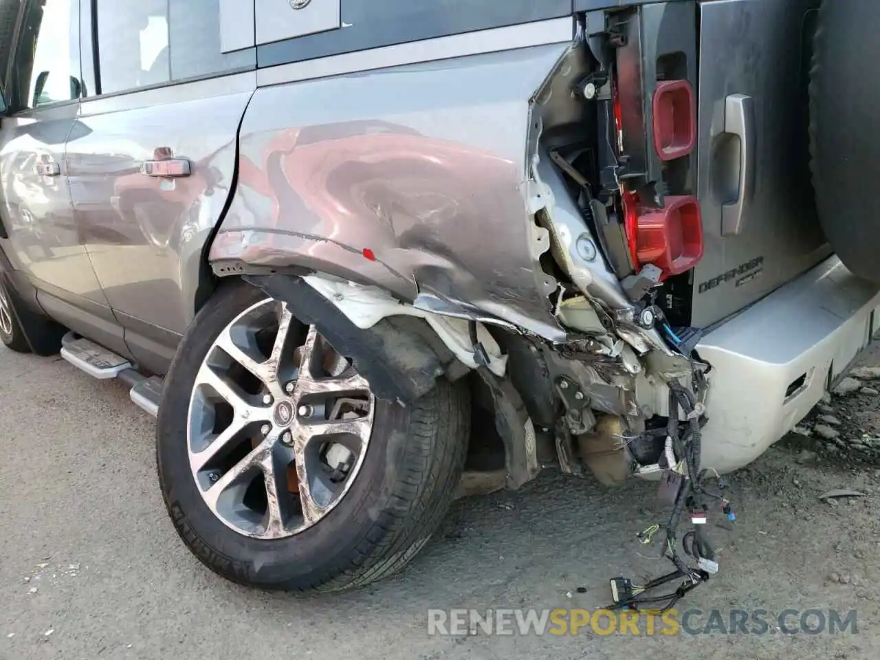 9 Photograph of a damaged car SALE97EU8L2015993 LAND ROVER DEFENDER 2020