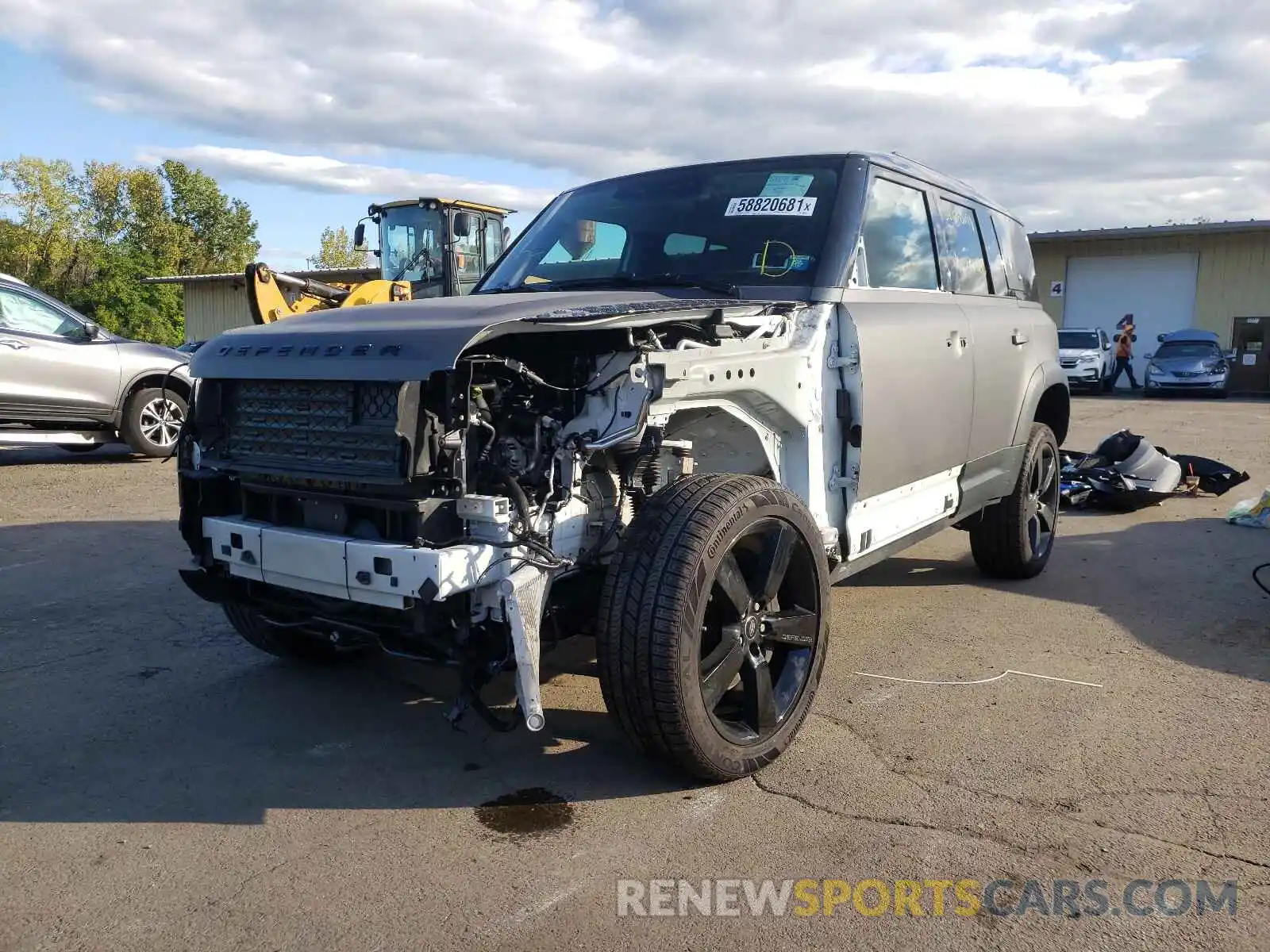 2 Фотография поврежденного автомобиля SALE9EEU3L2015095 LAND ROVER DEFENDER 2020