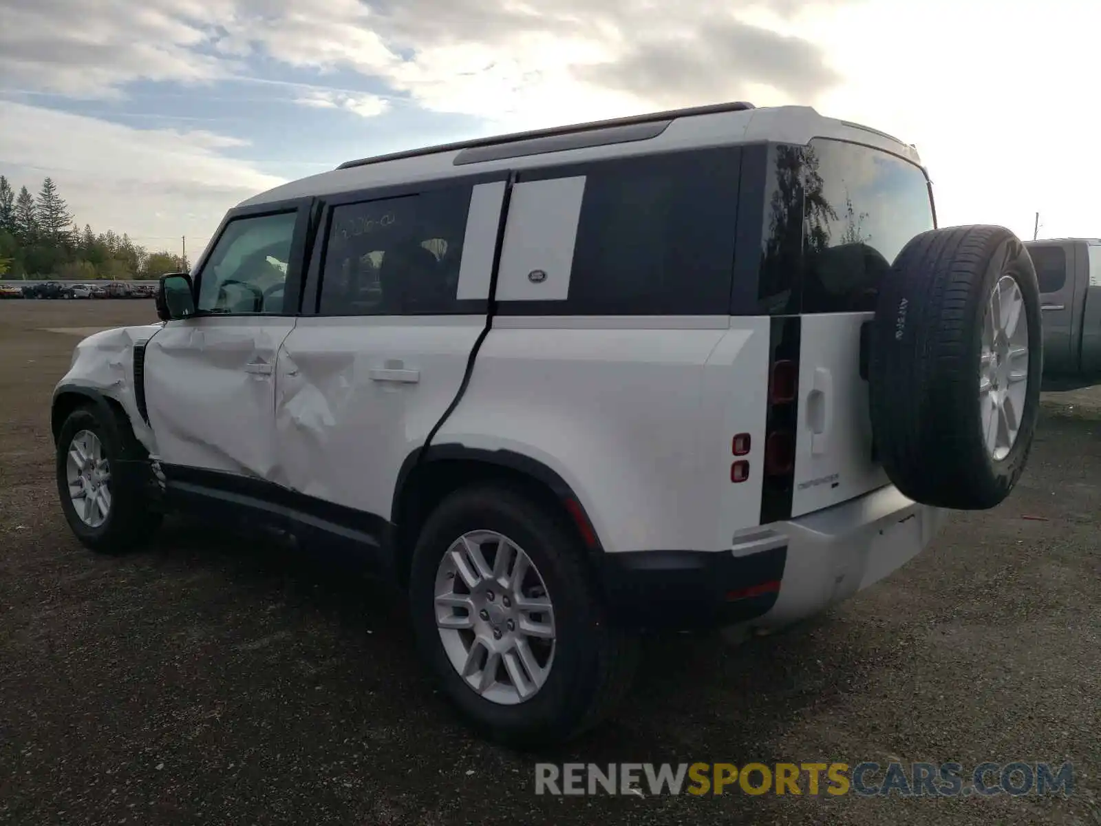 3 Фотография поврежденного автомобиля SALEJ7EX4L2006581 LAND ROVER DEFENDER 2020