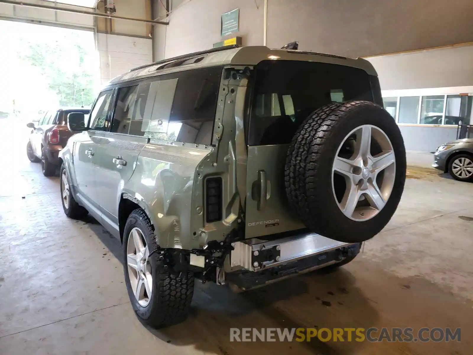 3 Photograph of a damaged car SALEP7EU1L2019986 LAND ROVER DEFENDER 2020