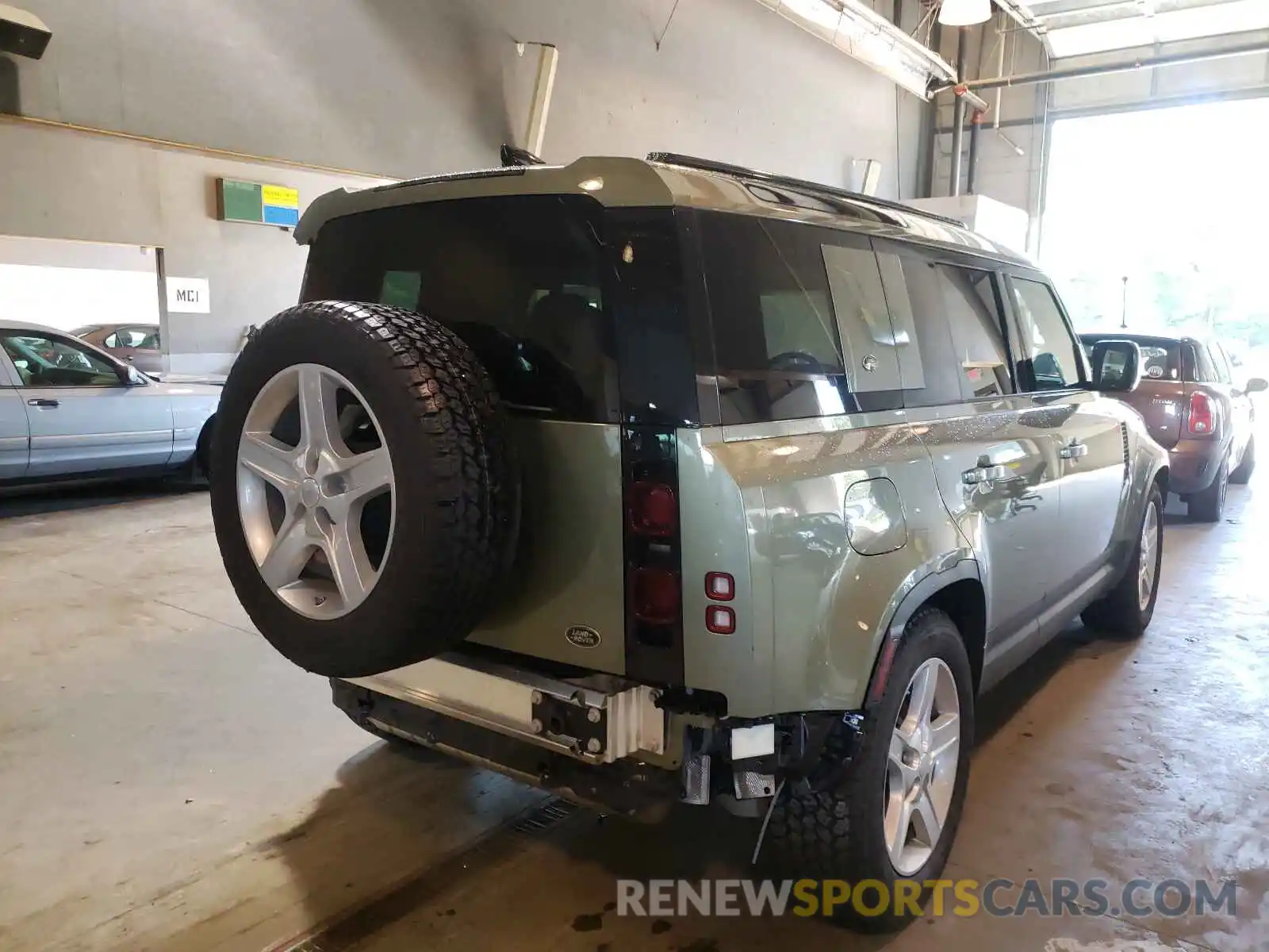 4 Photograph of a damaged car SALEP7EU1L2019986 LAND ROVER DEFENDER 2020