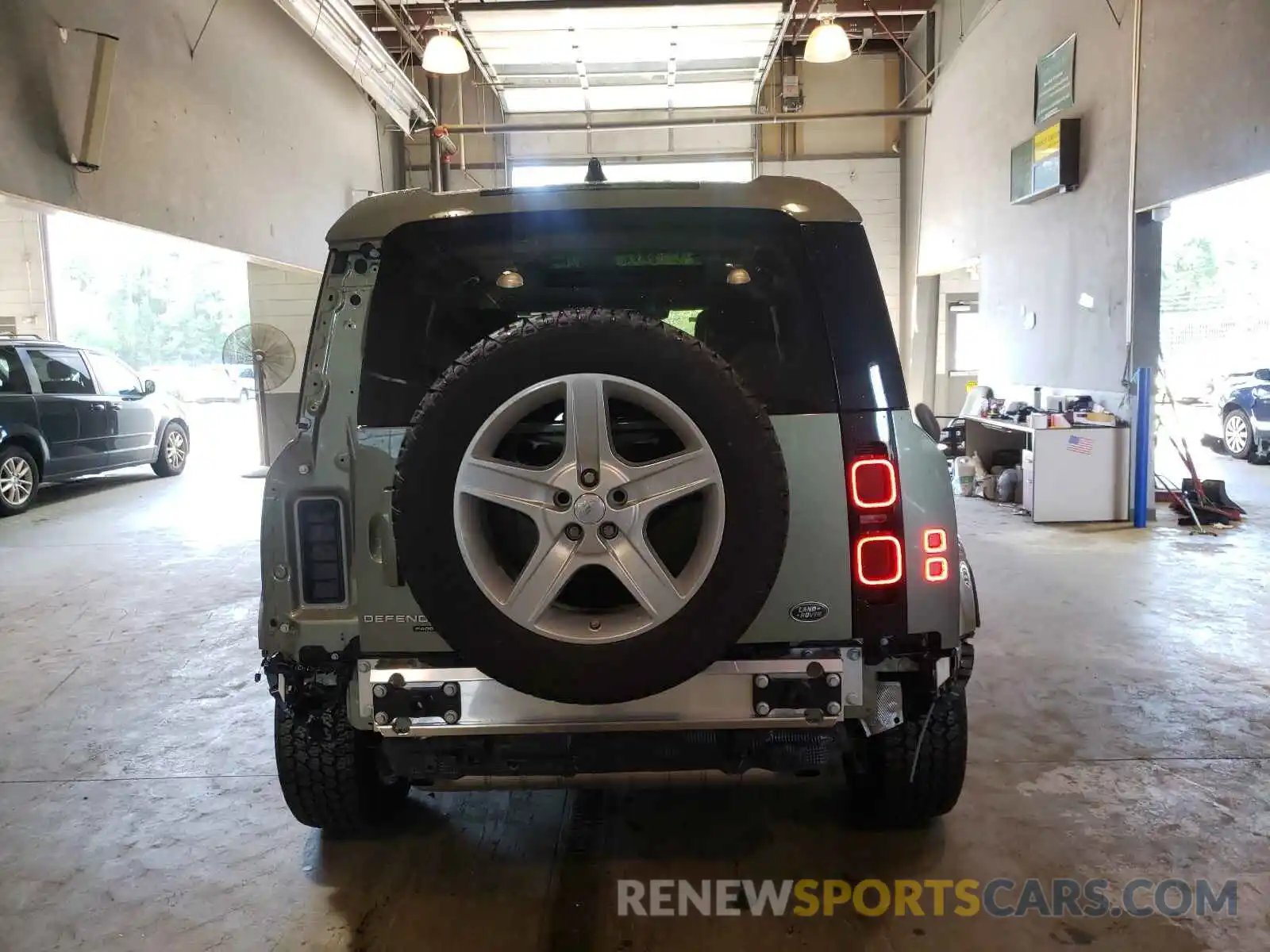 9 Photograph of a damaged car SALEP7EU1L2019986 LAND ROVER DEFENDER 2020