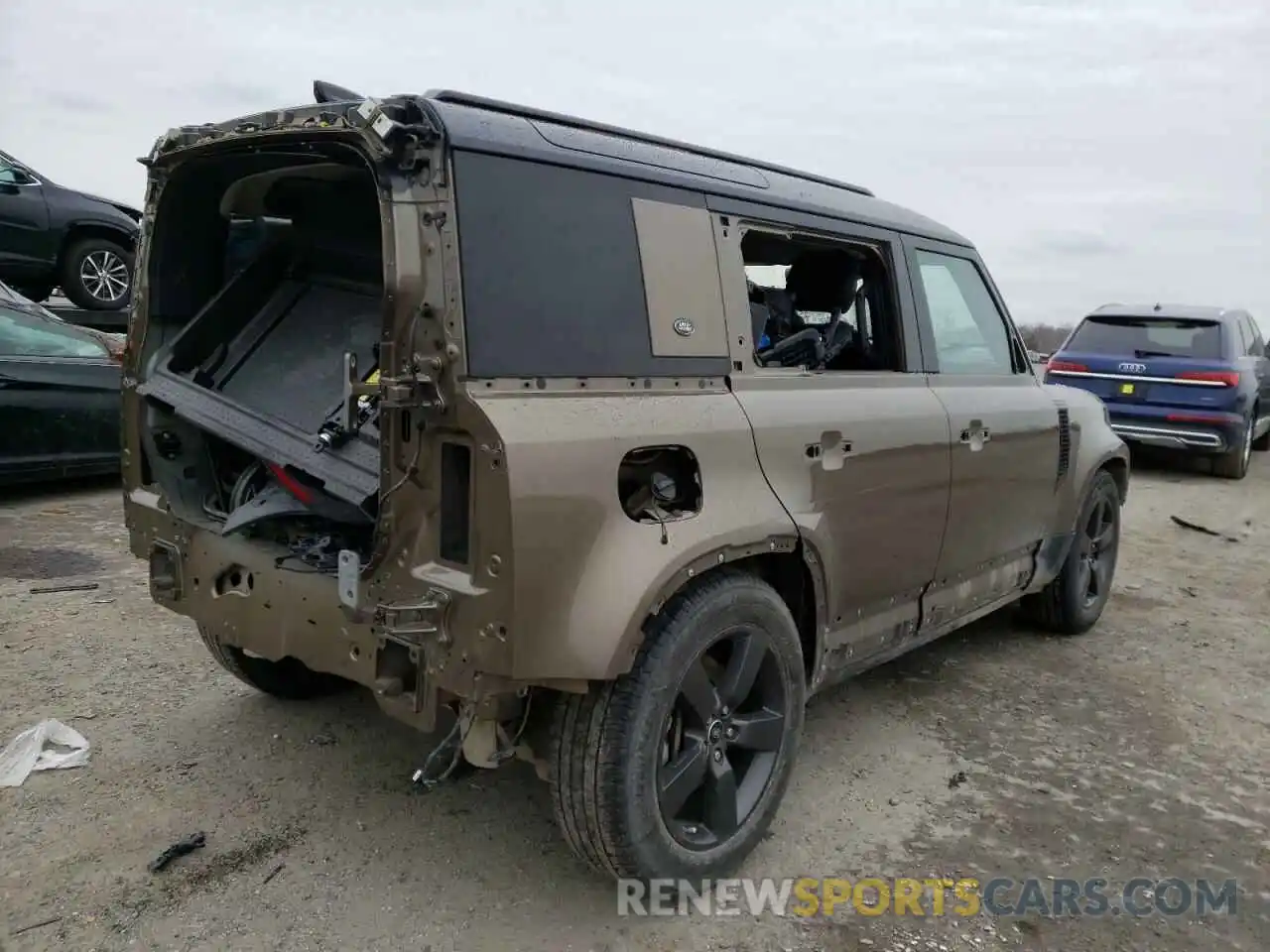 4 Photograph of a damaged car SALEP7EU3L2003272 LAND ROVER DEFENDER 2020