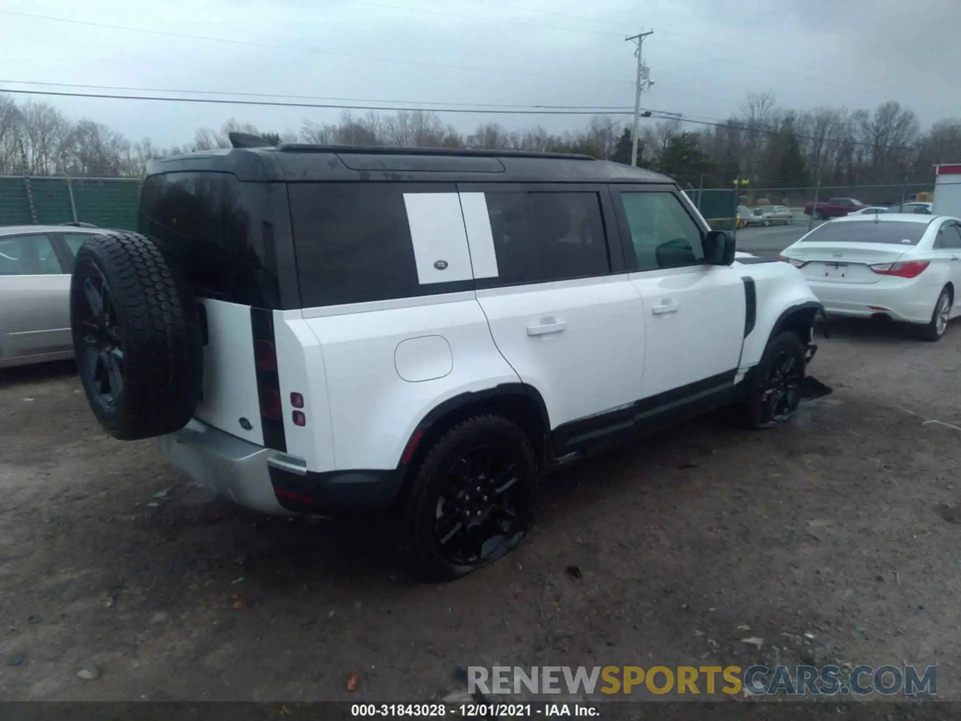 4 Photograph of a damaged car SALEP7EU5L2033051 LAND ROVER DEFENDER 2020