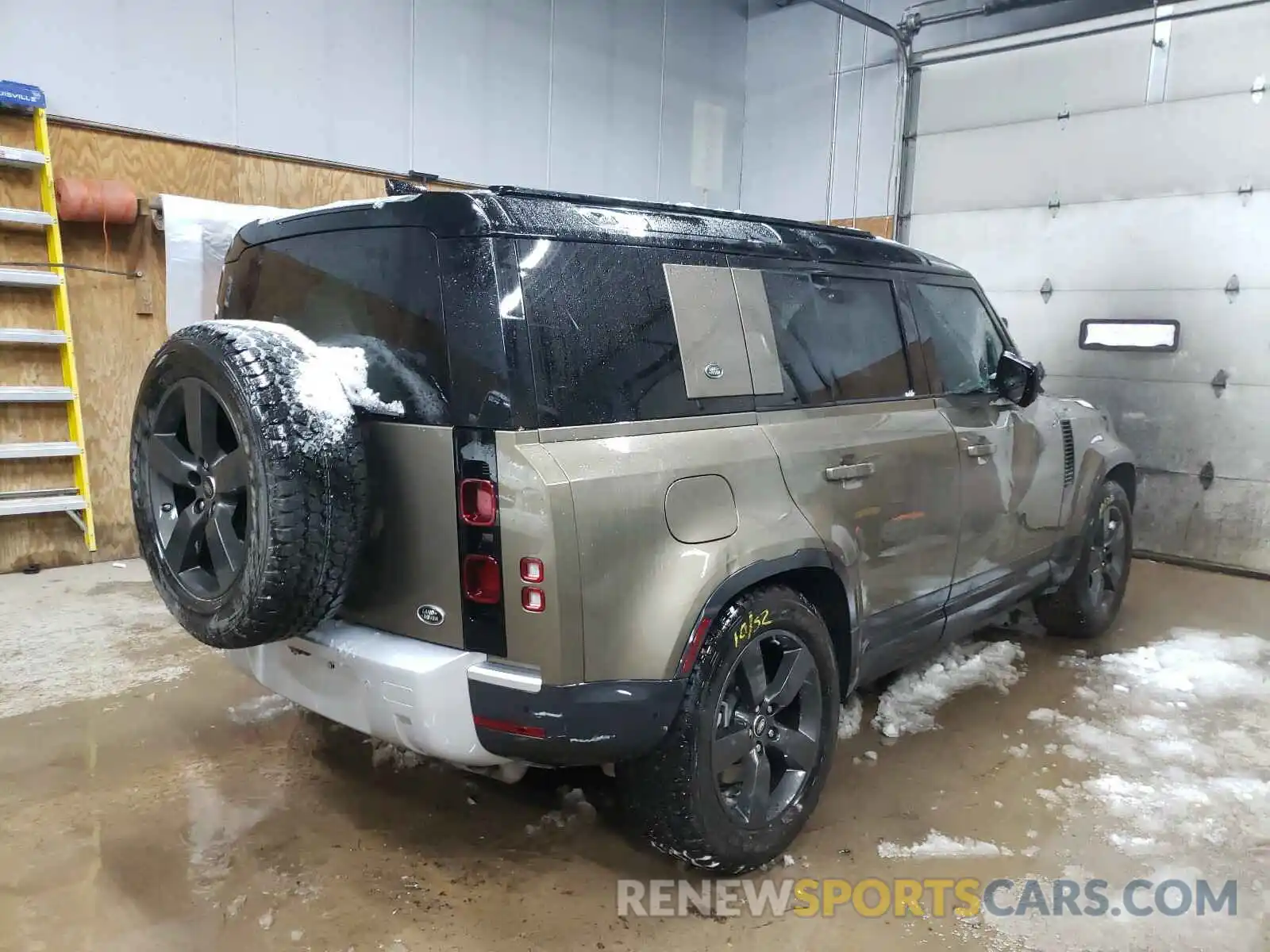 4 Photograph of a damaged car SALEP7EU6L2002715 LAND ROVER DEFENDER 2020