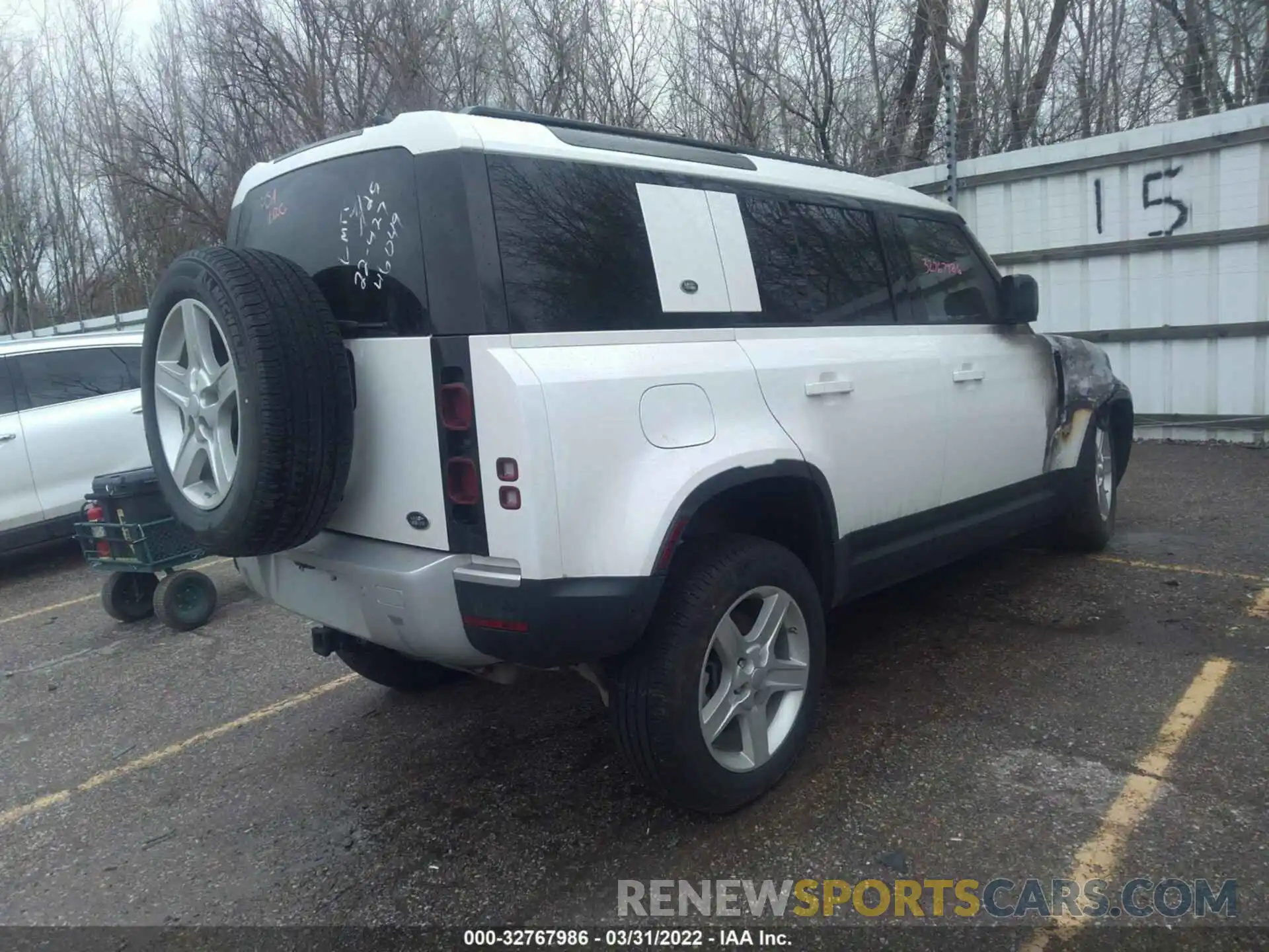 4 Photograph of a damaged car SALEP7EU6L2033981 LAND ROVER DEFENDER 2020