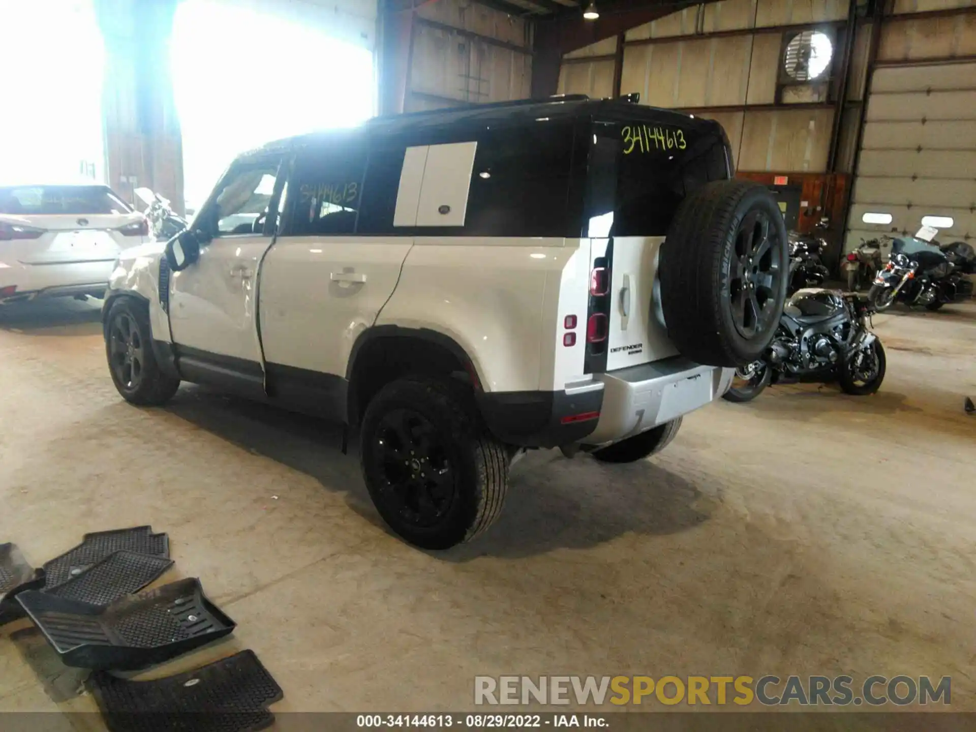 3 Photograph of a damaged car SALEP7EU7L2020916 LAND ROVER DEFENDER 2020