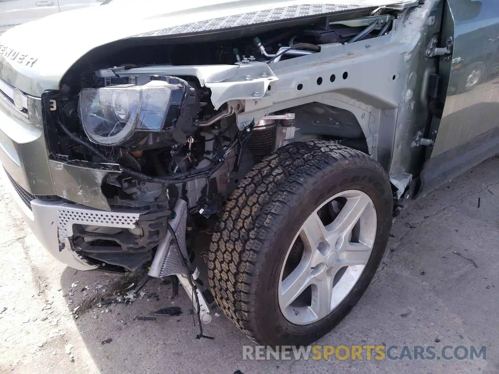 9 Photograph of a damaged car SALEP7EU8L2018026 LAND ROVER DEFENDER 2020