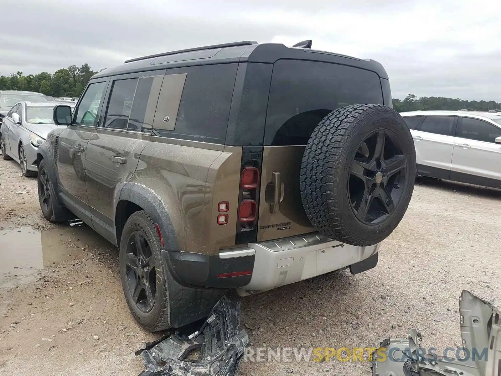 3 Photograph of a damaged car SALEP7EU8L2022643 LAND ROVER DEFENDER 2020