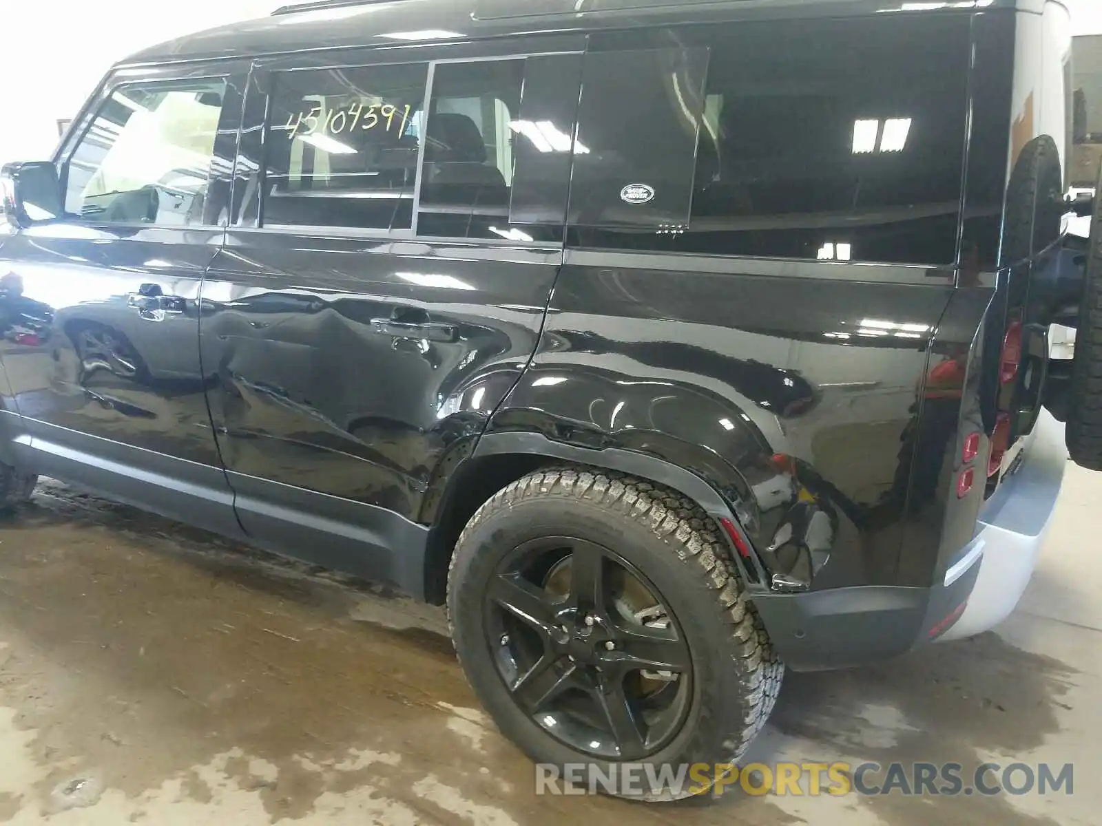 9 Photograph of a damaged car SALEP7EU9L2019752 LAND ROVER DEFENDER 2020