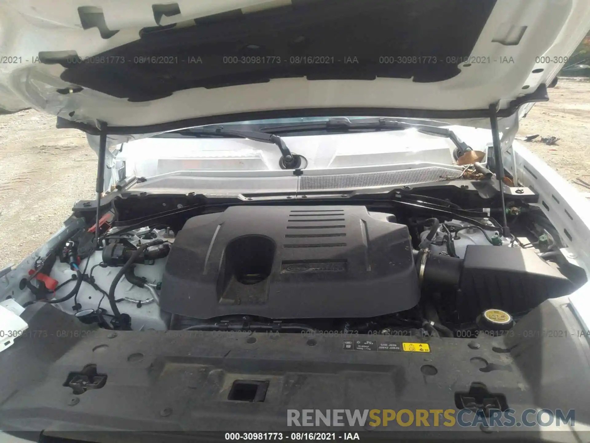 10 Photograph of a damaged car SALEPEEU2L2020228 LAND ROVER DEFENDER 2020