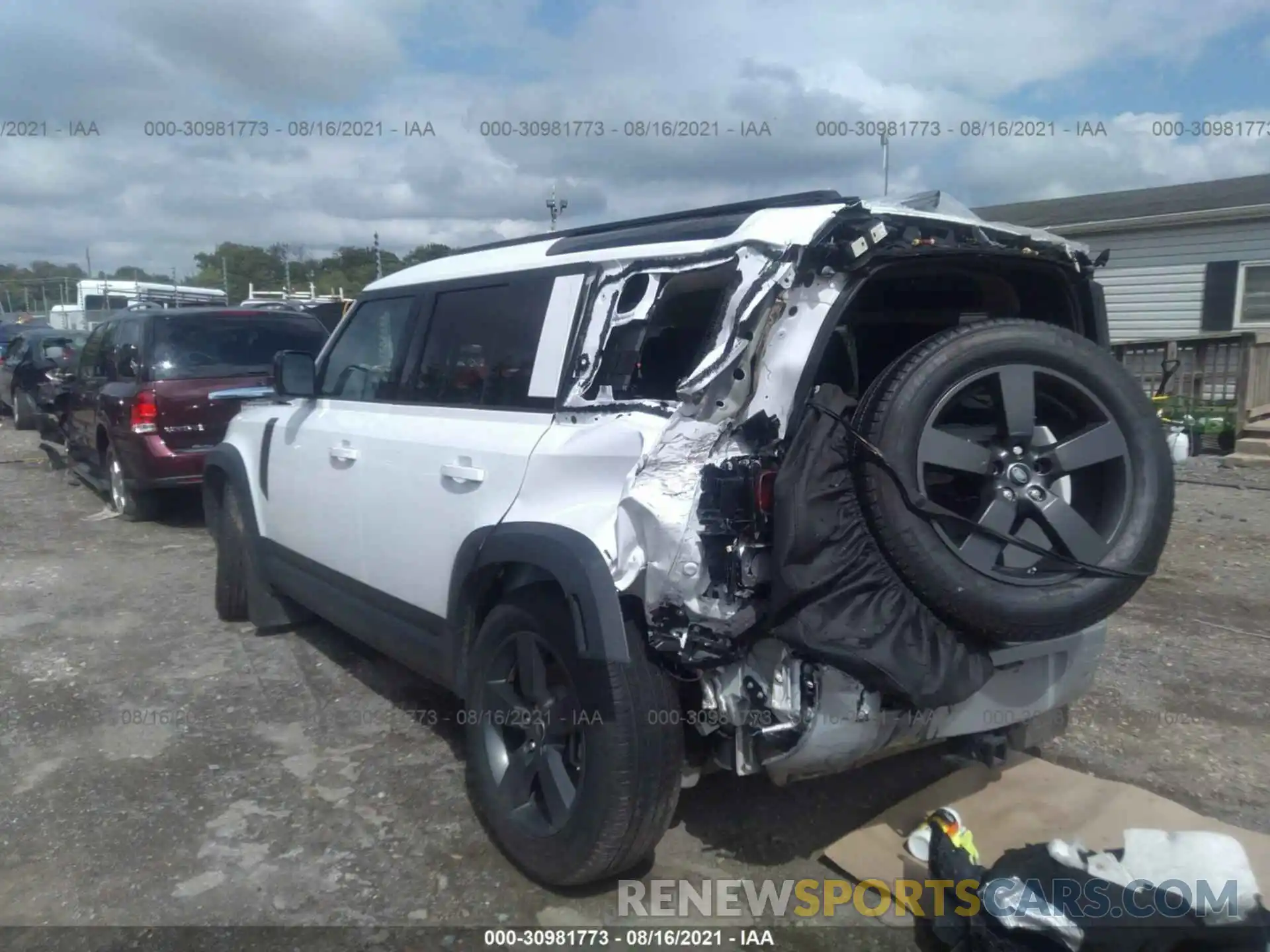 3 Photograph of a damaged car SALEPEEU2L2020228 LAND ROVER DEFENDER 2020