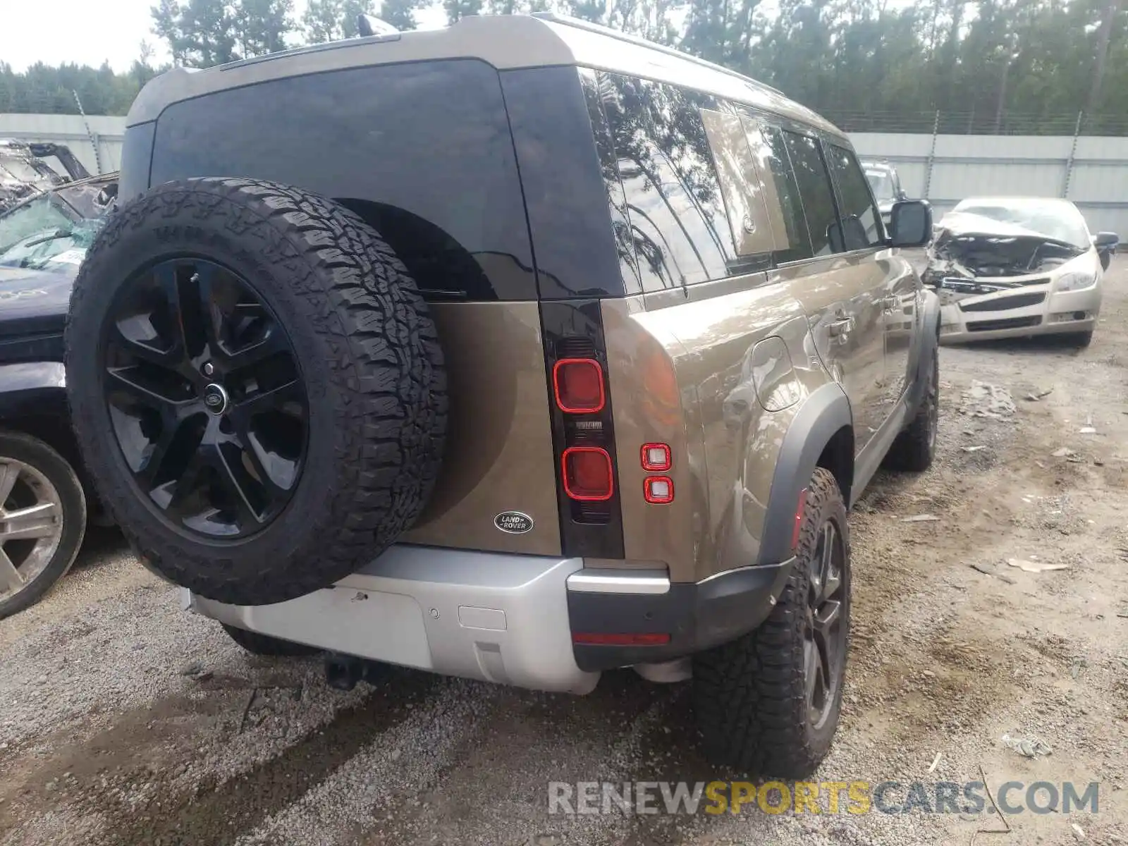 4 Photograph of a damaged car SALEPEEU5L2021907 LAND ROVER DEFENDER 2020