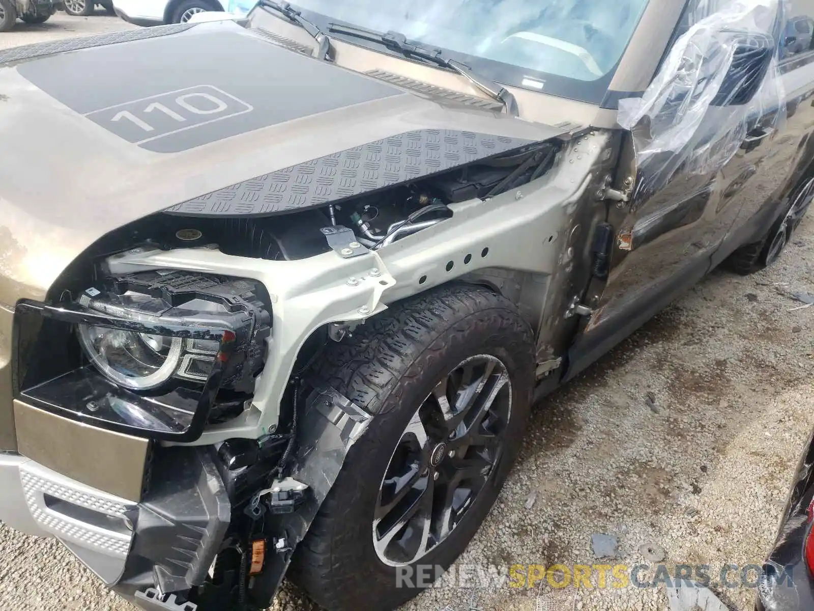 9 Photograph of a damaged car SALEPEEU5L2021907 LAND ROVER DEFENDER 2020