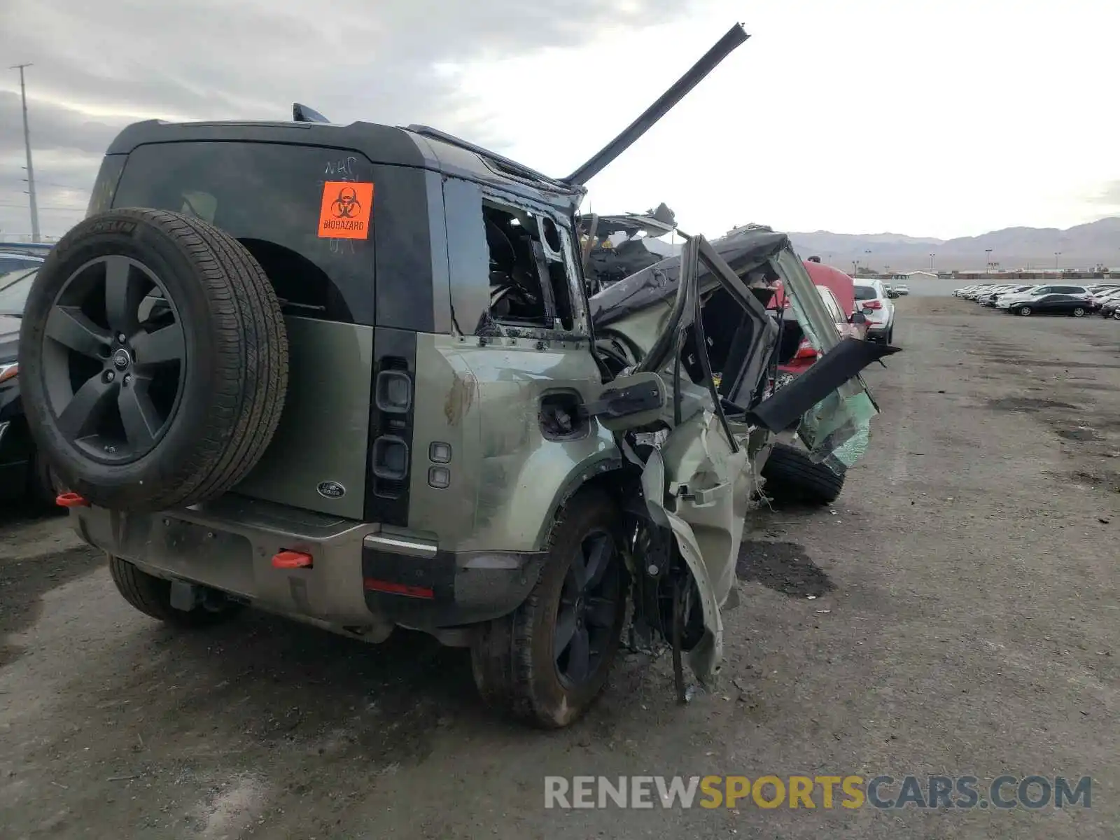 4 Photograph of a damaged car SALEX7EU4L2033834 LAND ROVER DEFENDER 2020