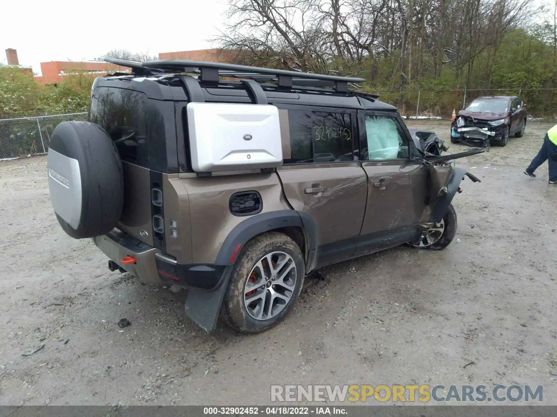 4 Фотография поврежденного автомобиля SALEX7EUXL2020327 LAND ROVER DEFENDER 2020